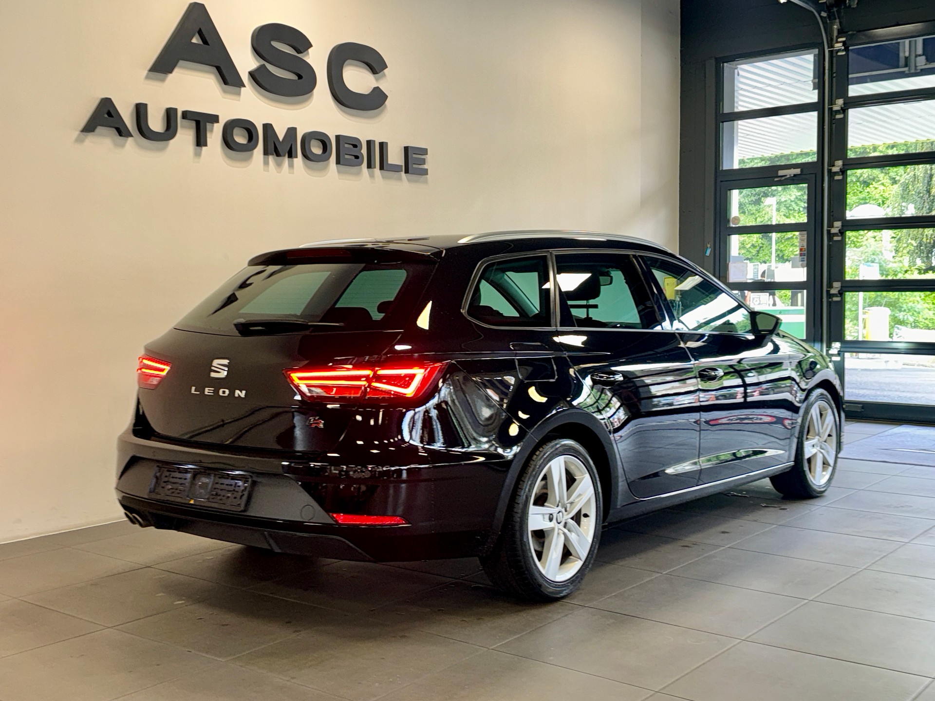 SEAT Leon ST 1.8 TSI FR DSG-image-2
