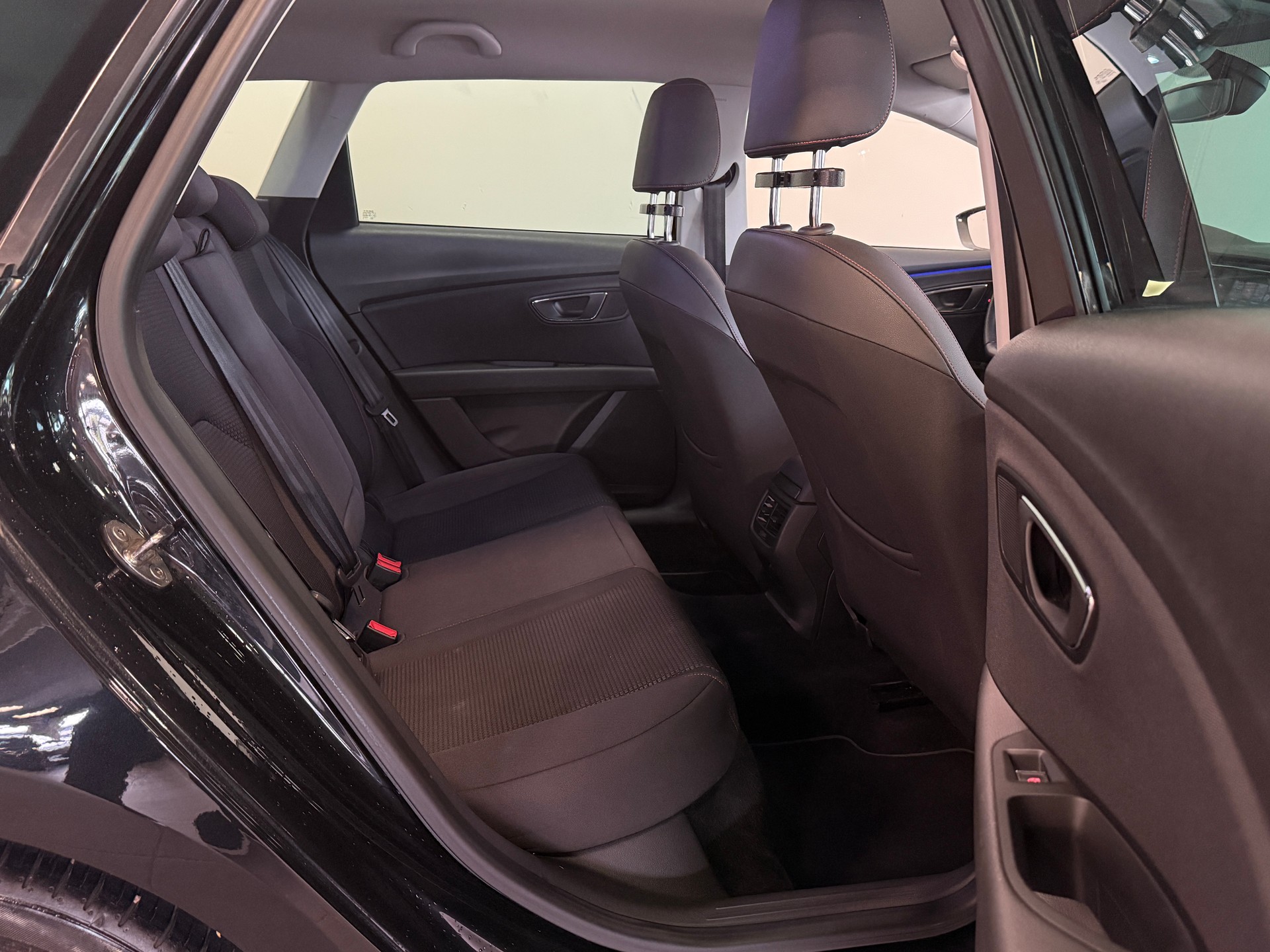 SEAT Leon ST 1.8 TSI FR DSG-image-11