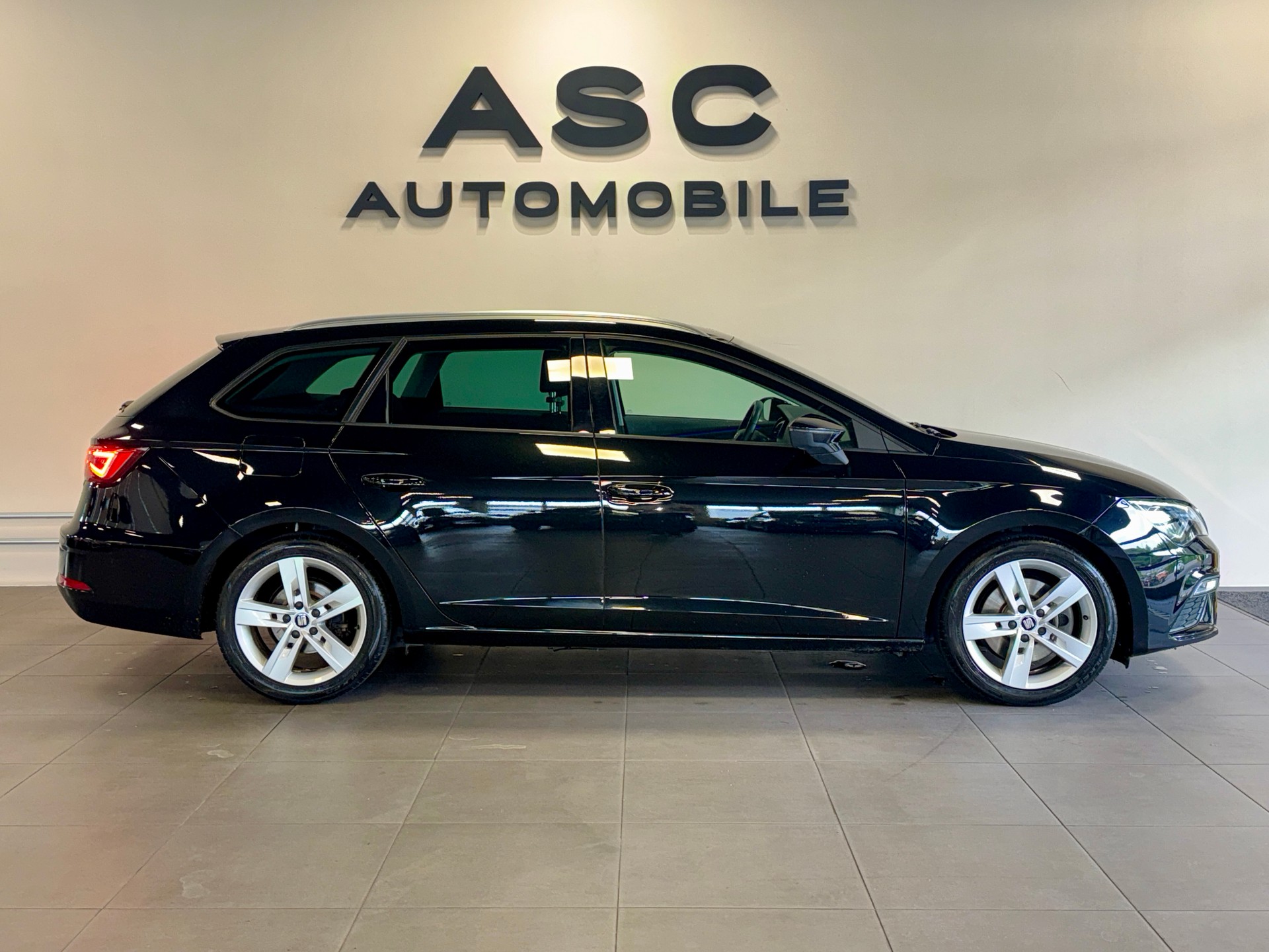 SEAT Leon ST 1.8 TSI FR DSG-image-1