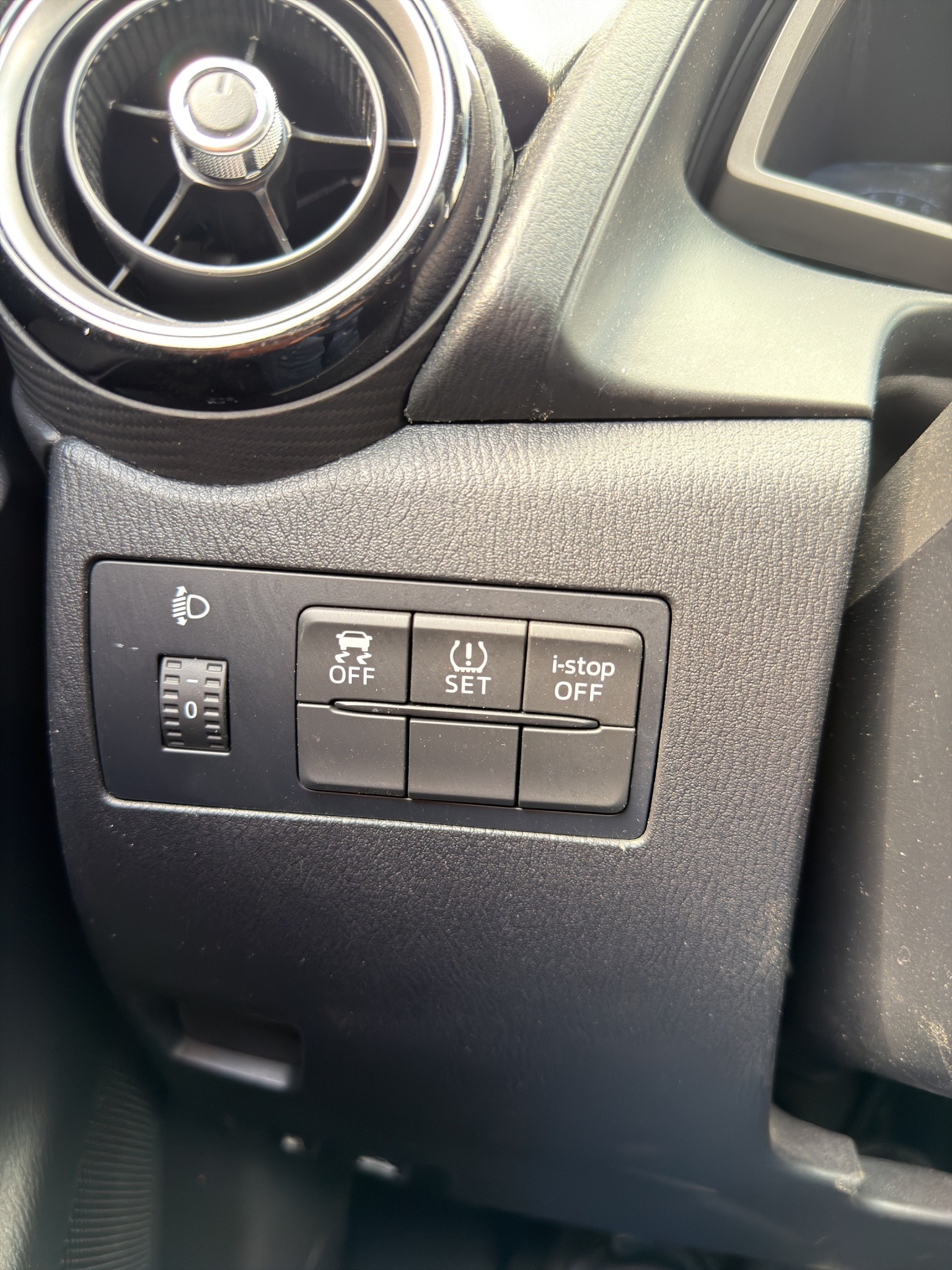 MAZDA 2 1.5i 16V Skyactiv-G Ambition-image-10