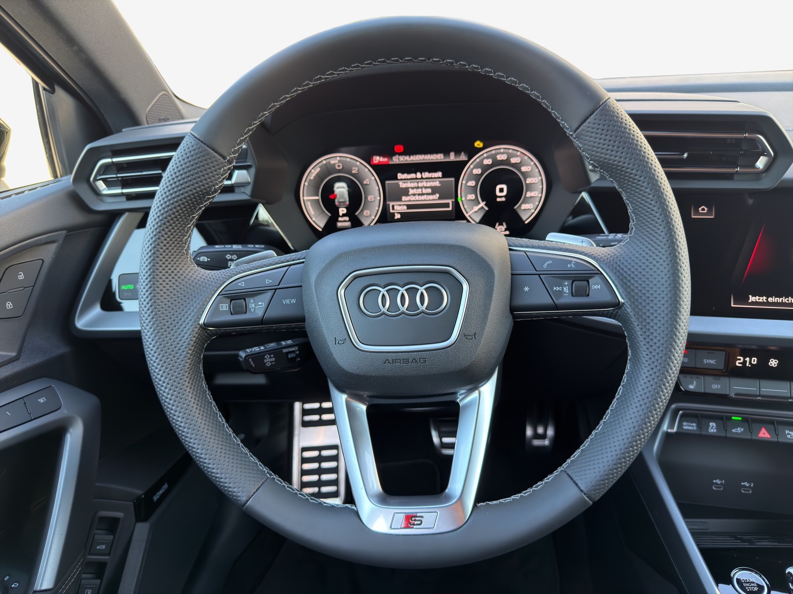 AUDI A3 Sportback TFSI e 200 kW S line Attraction S tronic-image-9