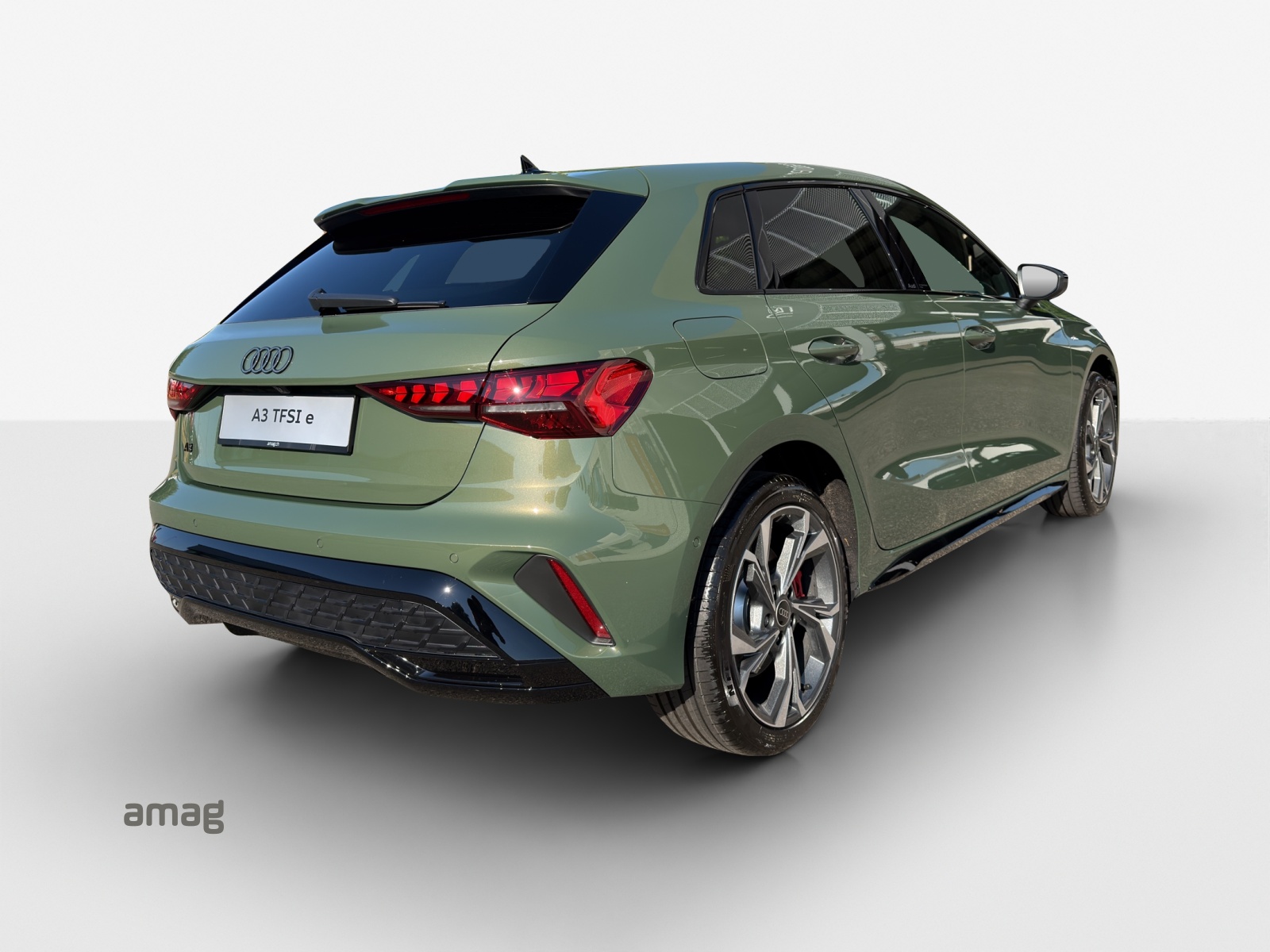AUDI A3 Sportback TFSI e 200 kW S line Attraction S tronic-image-4