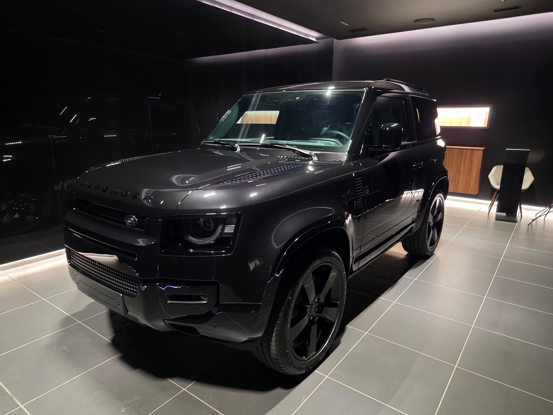 LAND ROVER Defender 90 3.0 D I6 350 X-Dynamic HSE