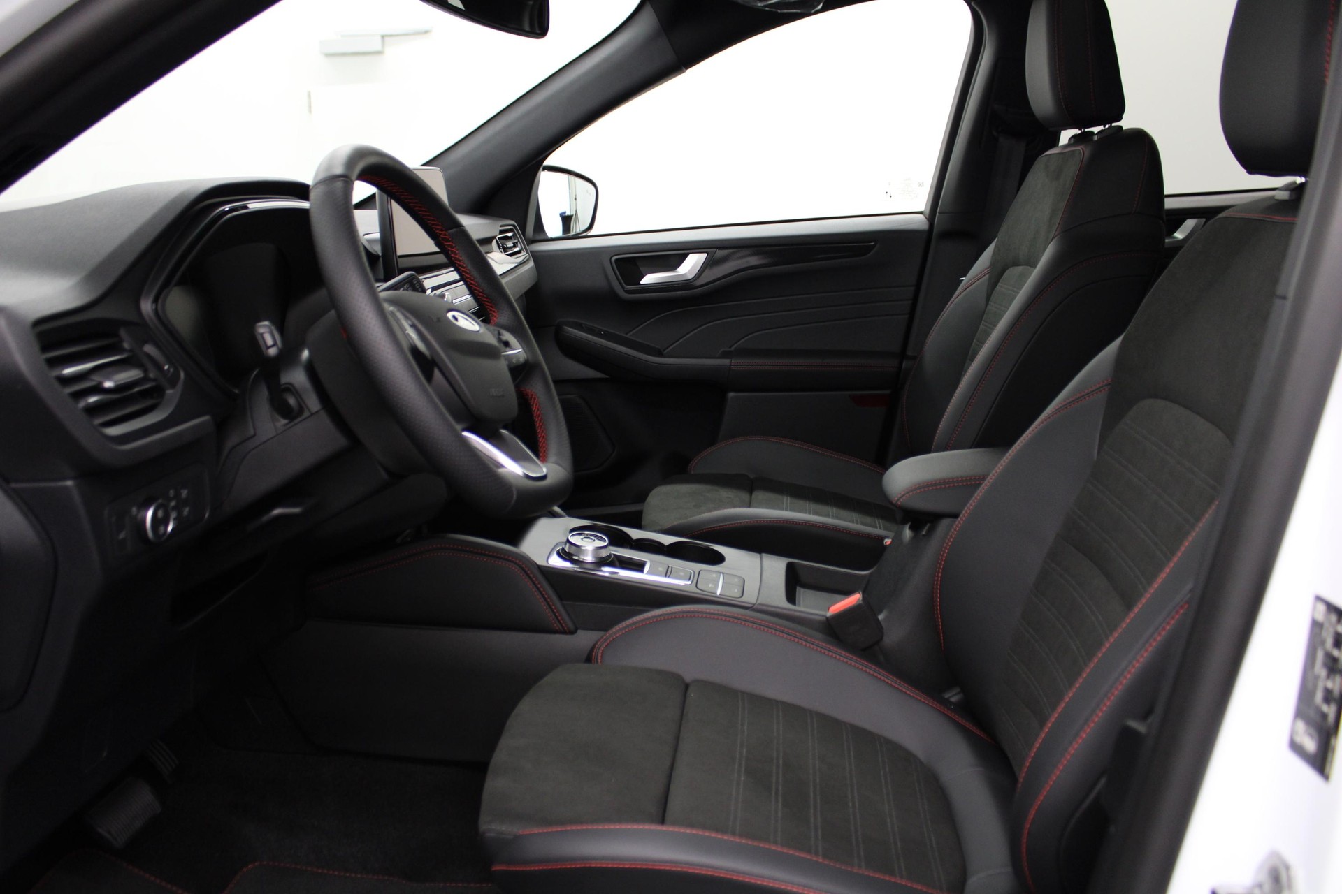 FORD Kuga 2.5 Hybrid ST-Line X 4x4-image-4