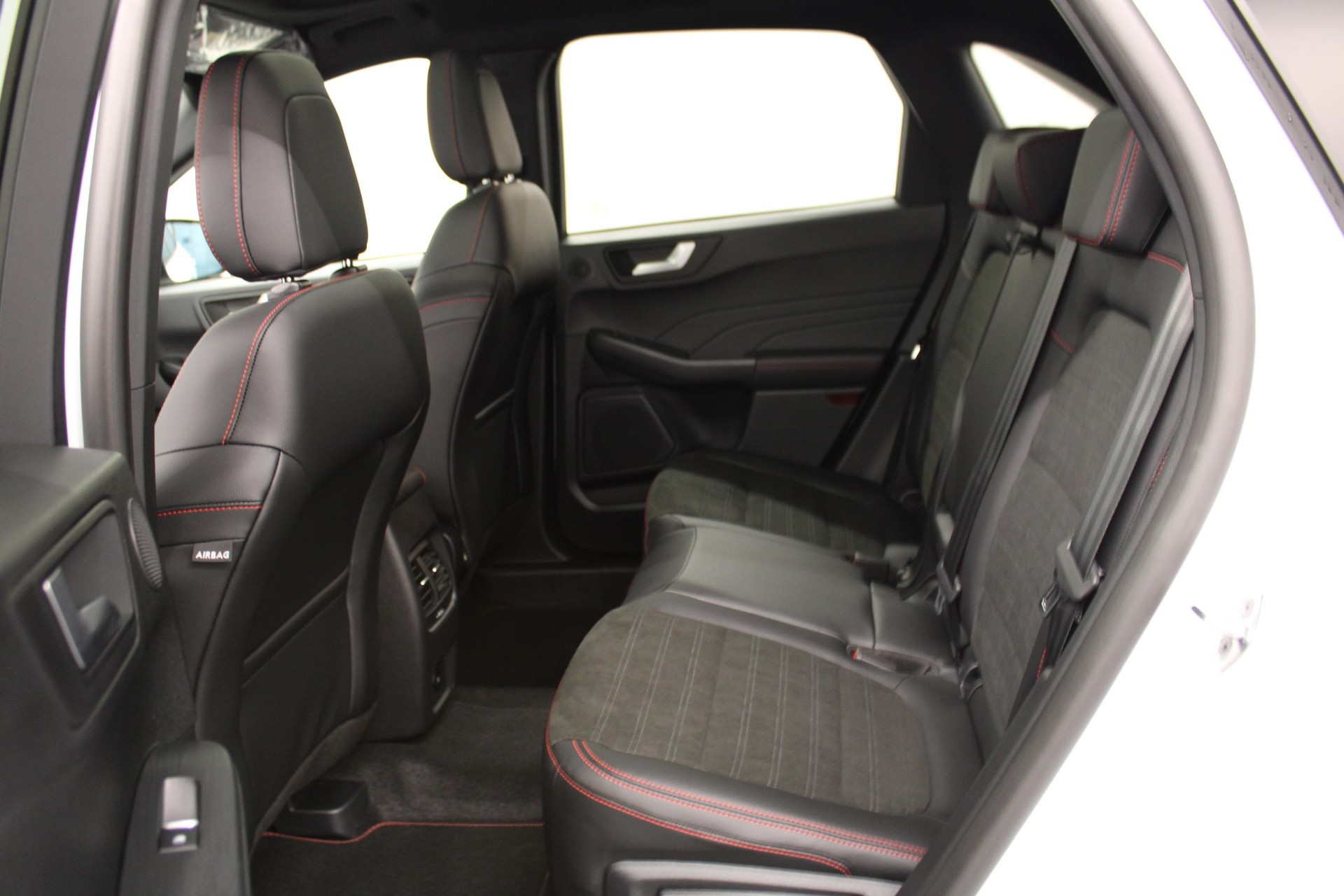 FORD Kuga 2.5 Hybrid ST-Line X 4x4-image-5