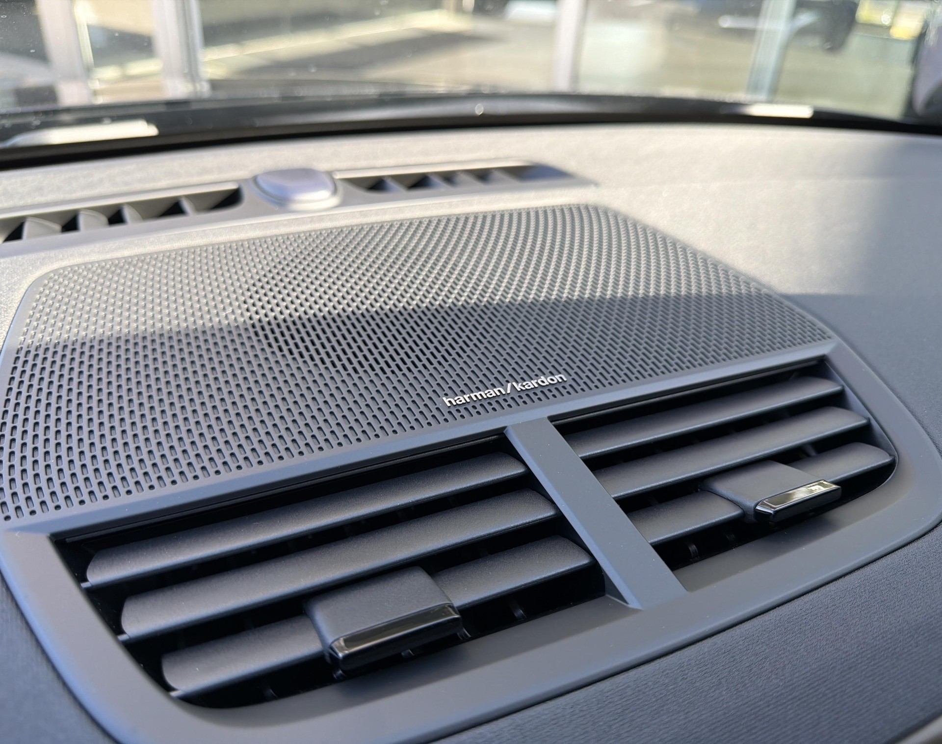 POLESTAR 2 Long Range Single Motor Prim-image-15
