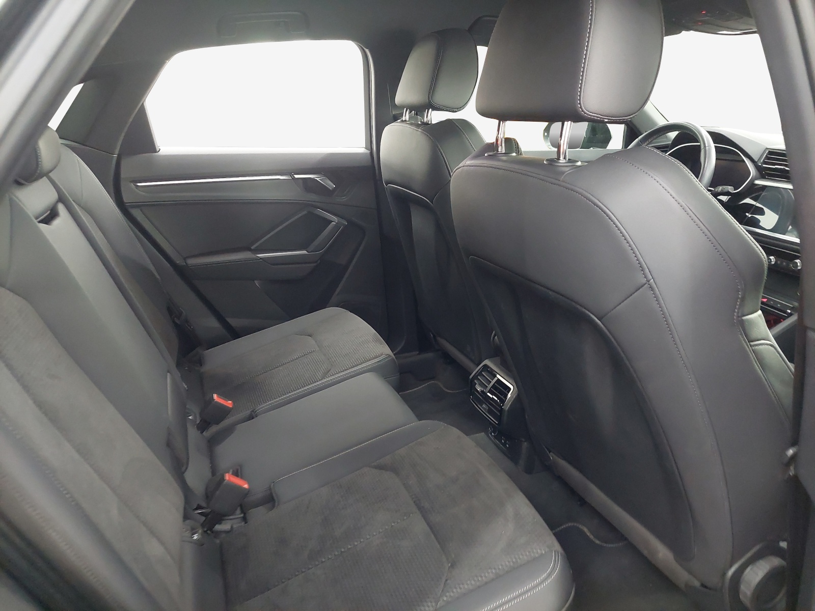 AUDI Q3 Sportback 35 TFSI S line Attraction S-tronic-image-13