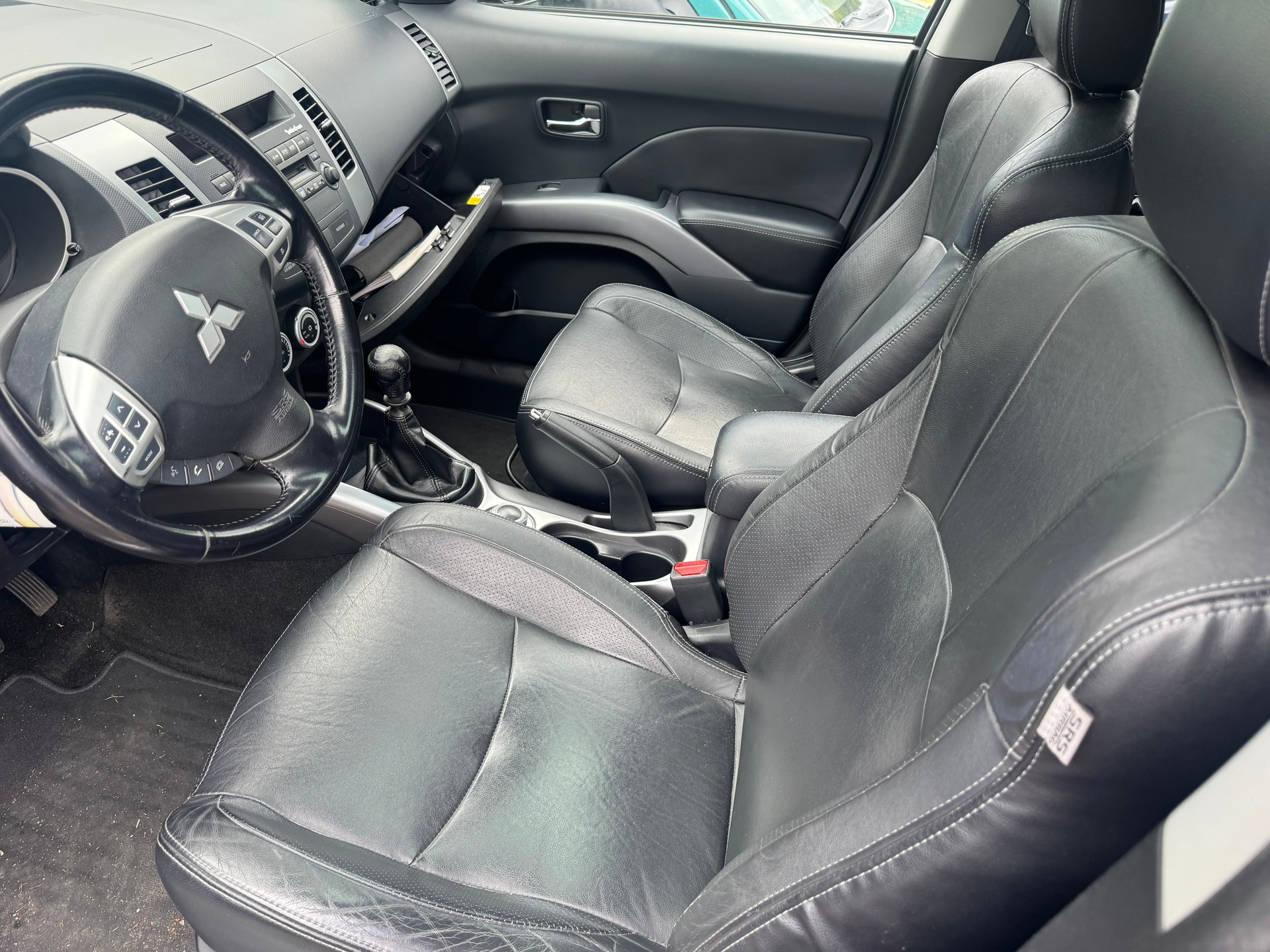MITSUBISHI Outlander 2.0 DID Invite 4WD-image-3
