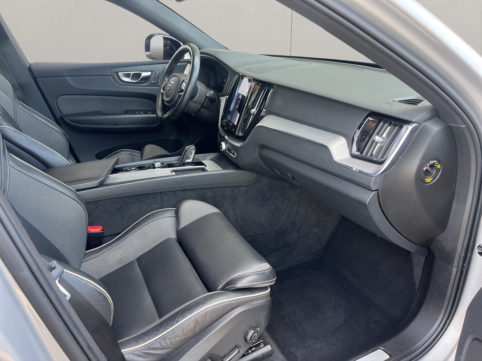 VOLVO XC60 2.0 T6 TE R-Design eAWD-image-10