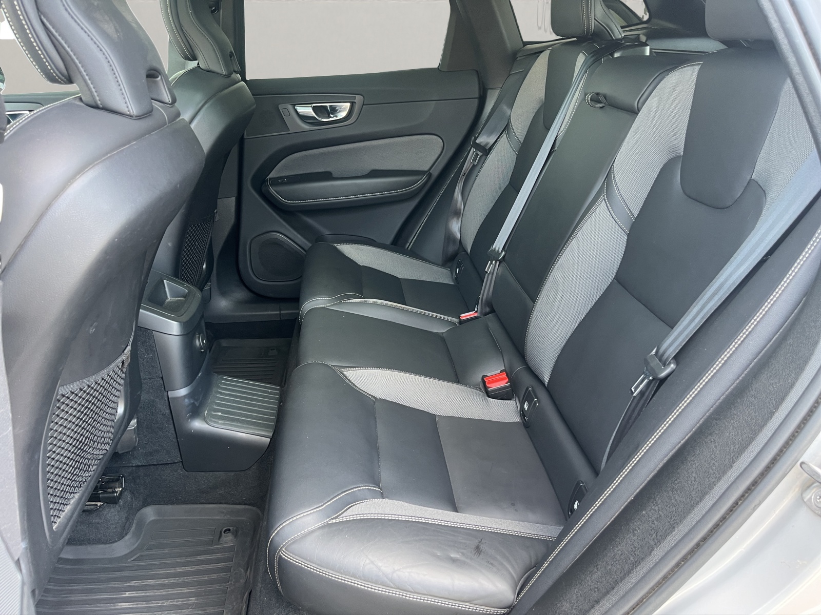VOLVO XC60 2.0 T6 TE R-Design eAWD-image-12