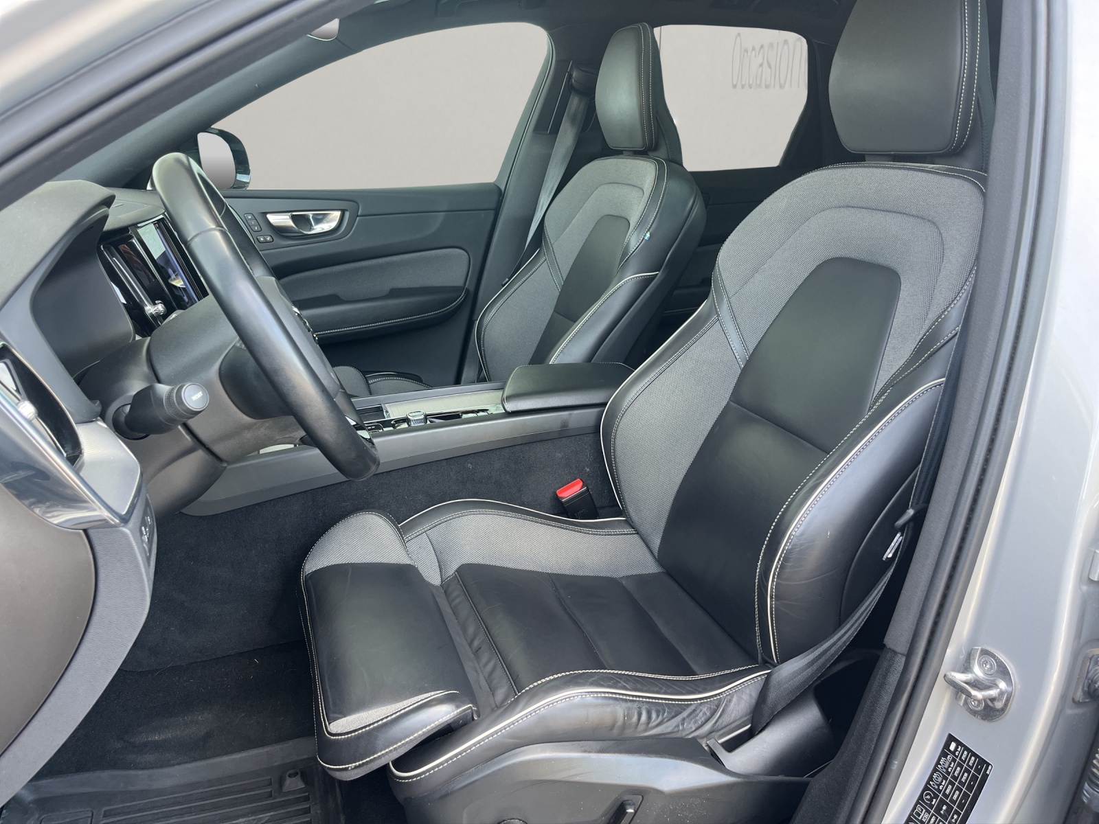 VOLVO XC60 2.0 T6 TE R-Design eAWD-image-9