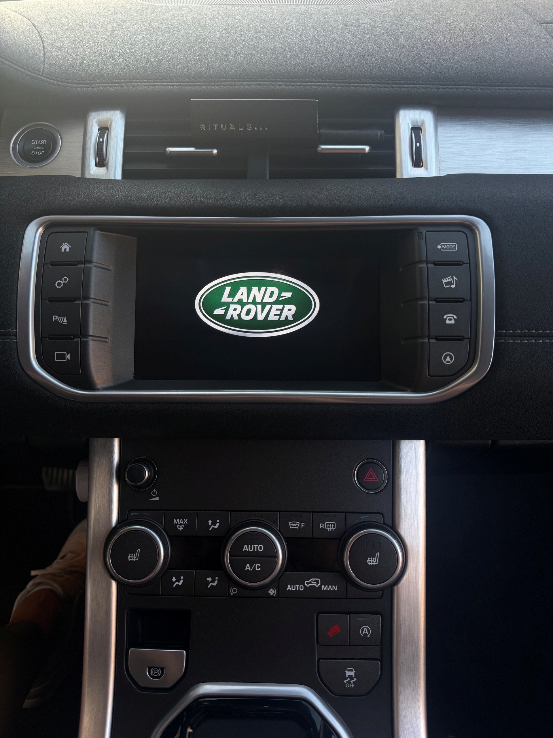 LAND ROVER RANGE ROVER EVOQUE-image-1