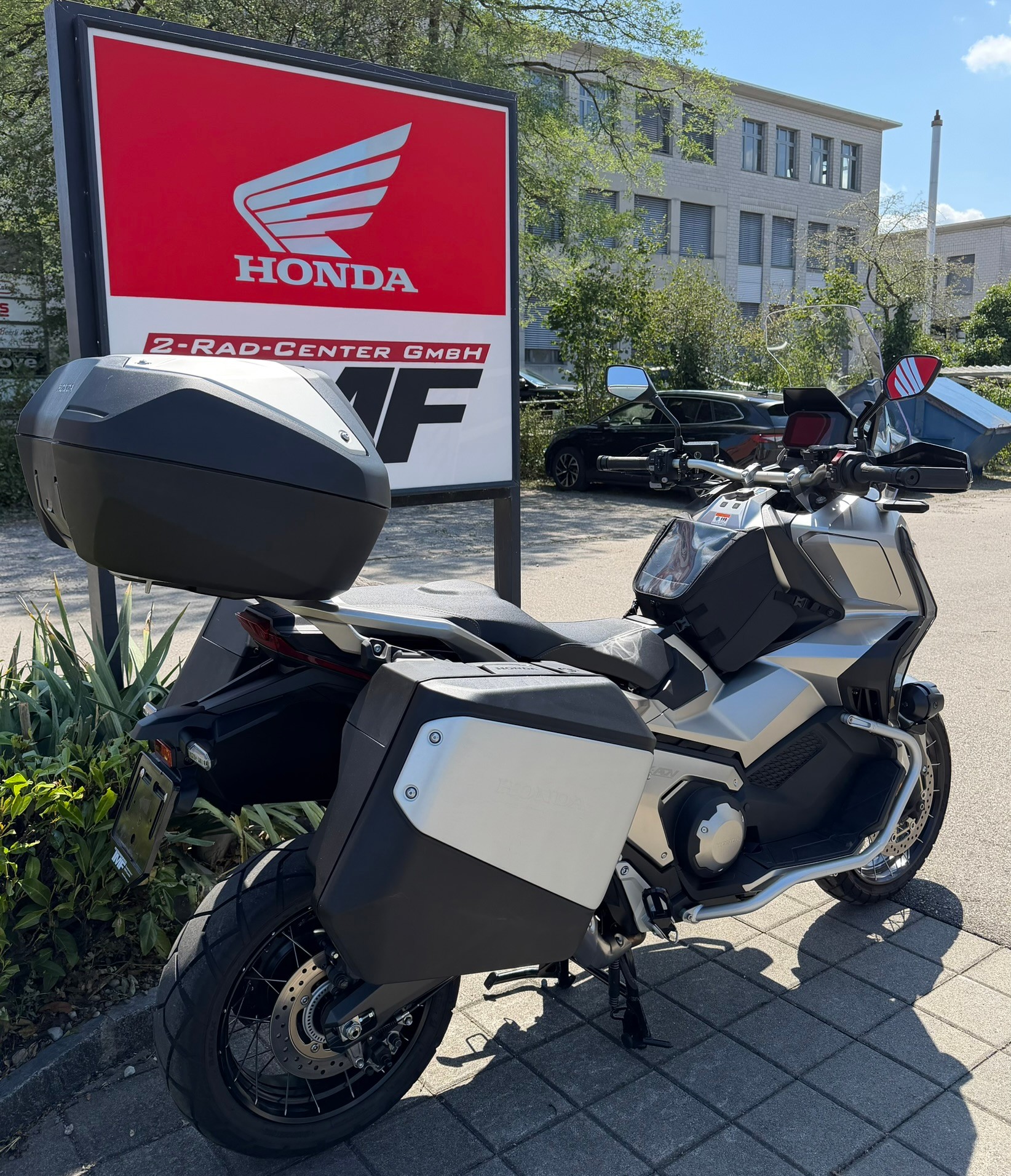 HONDA X-ADV 750 (35kW)-showroom-element-1