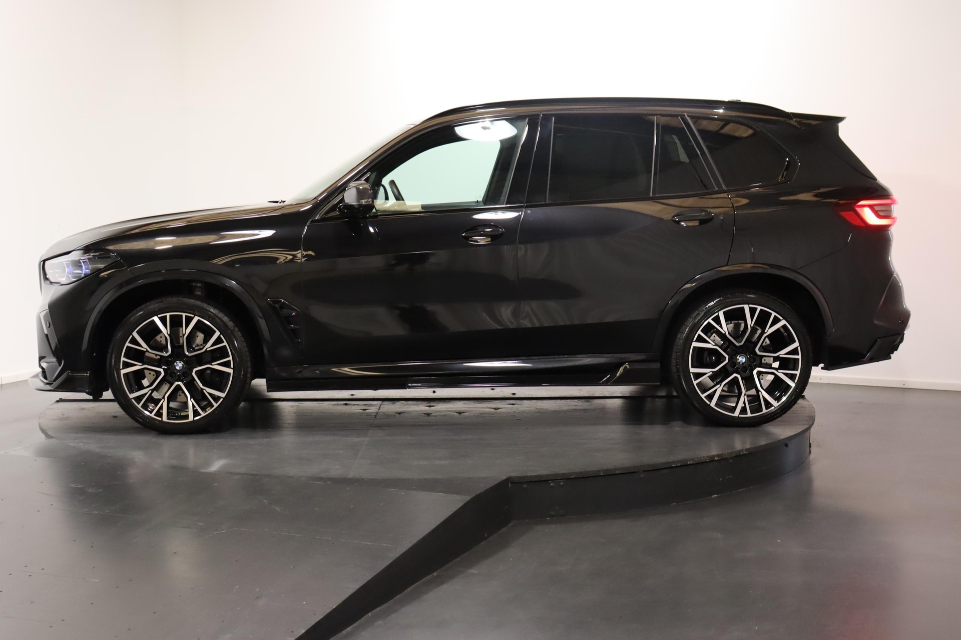 BMW X5 M Competition-image-1