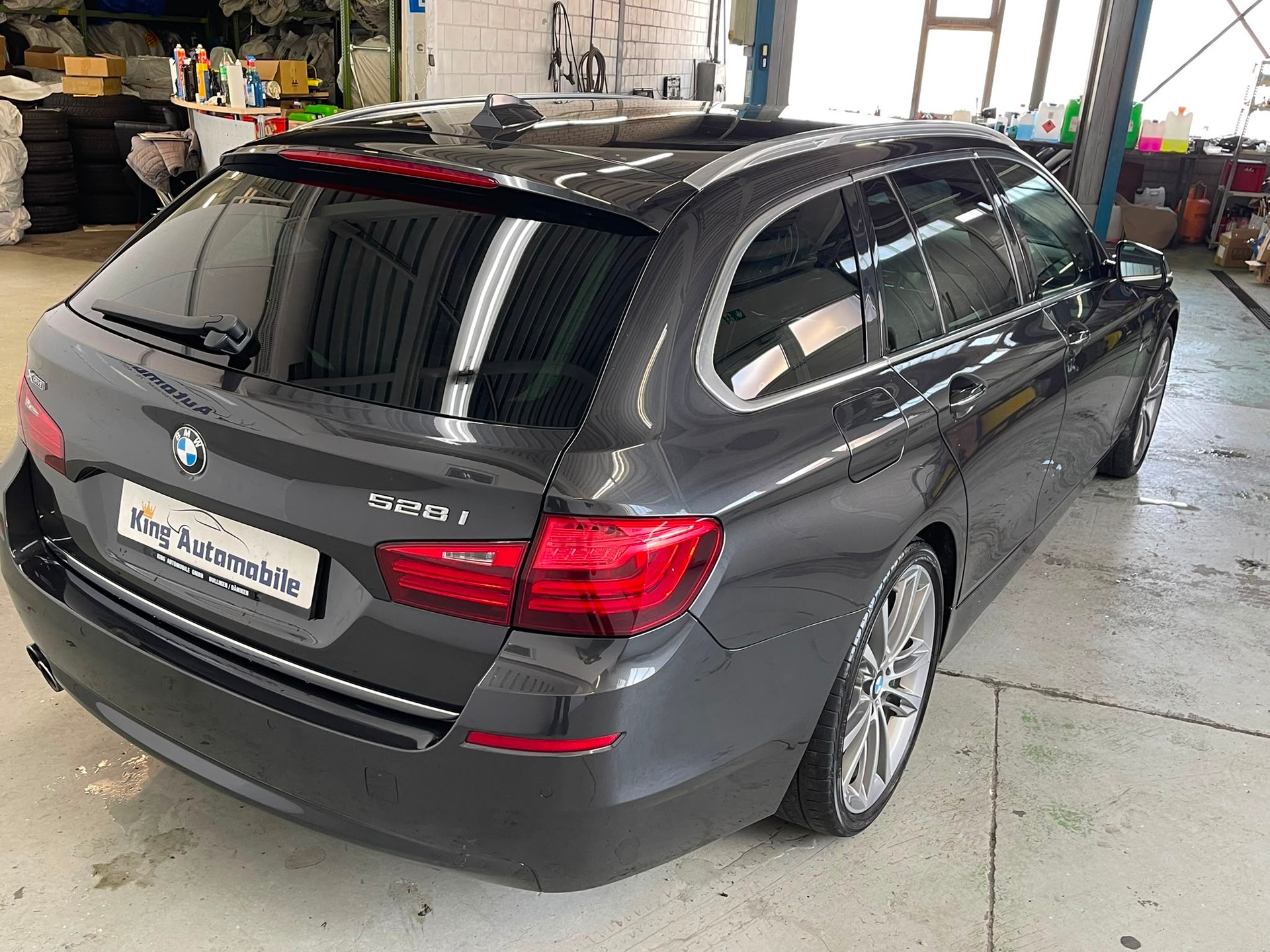 BMW 528i Touring xDrive Luxury Line Steptronic | CH-Auto | Frisch MFK | AHK 2t. | Navi | HUD | RF-Kamera-image-6