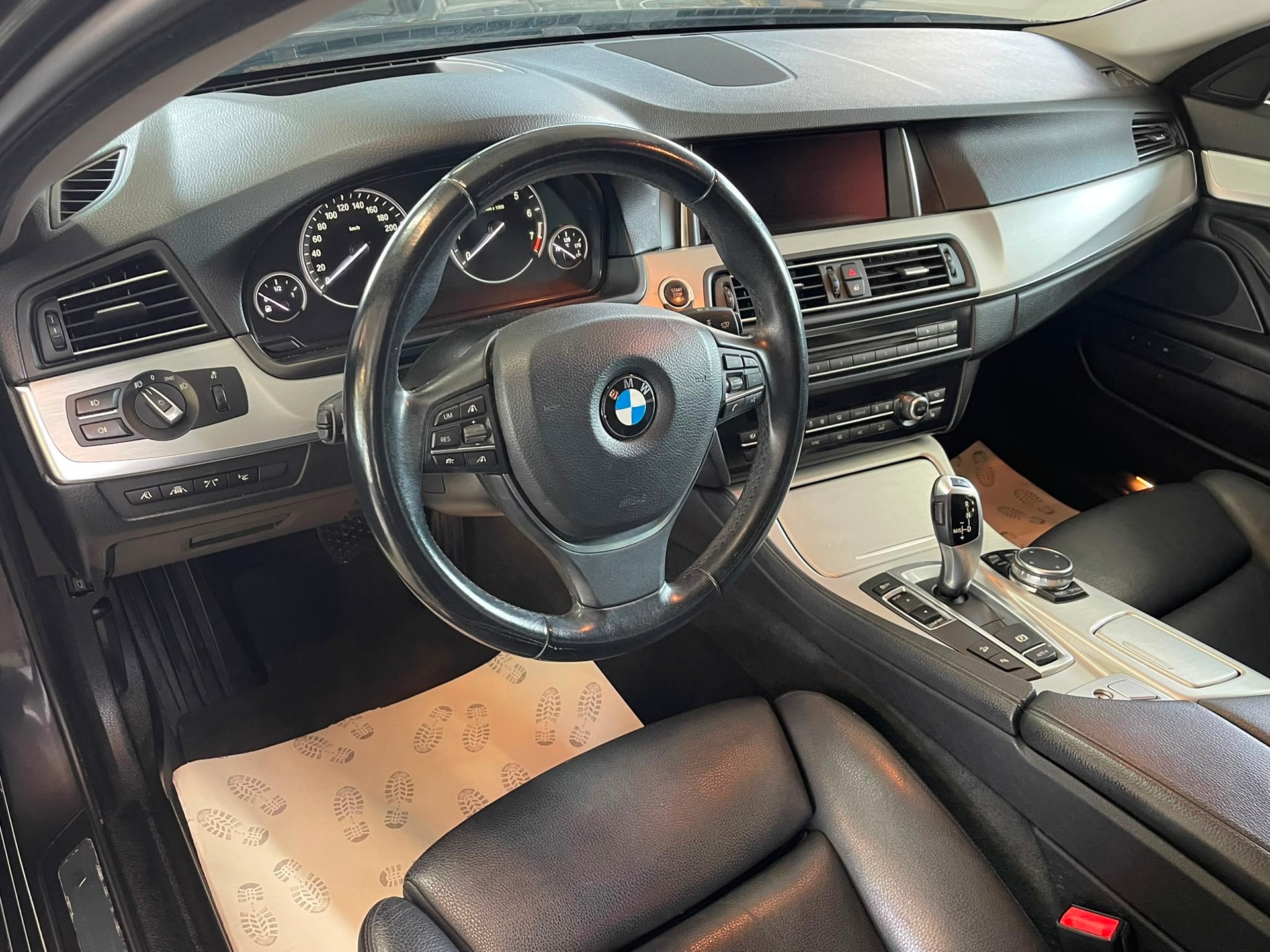 BMW 528i Touring xDrive Luxury Line Steptronic | CH-Auto | Frisch MFK | AHK 2t. | Navi | HUD | RF-Kamera-image-7