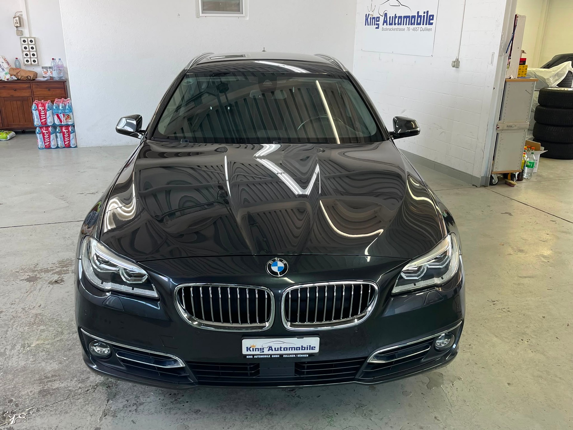 BMW 528i Touring xDrive Luxury Line Steptronic | CH-Auto | Frisch MFK | AHK 2t. | Navi | HUD | RF-Kamera-showroom-element-2