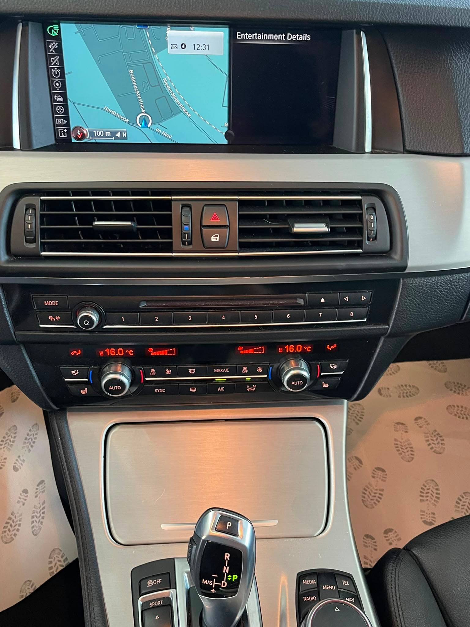 BMW 528i Touring xDrive Luxury Line Steptronic | CH-Auto | Frisch MFK | AHK 2t. | Navi | HUD | RF-Kamera-image-12