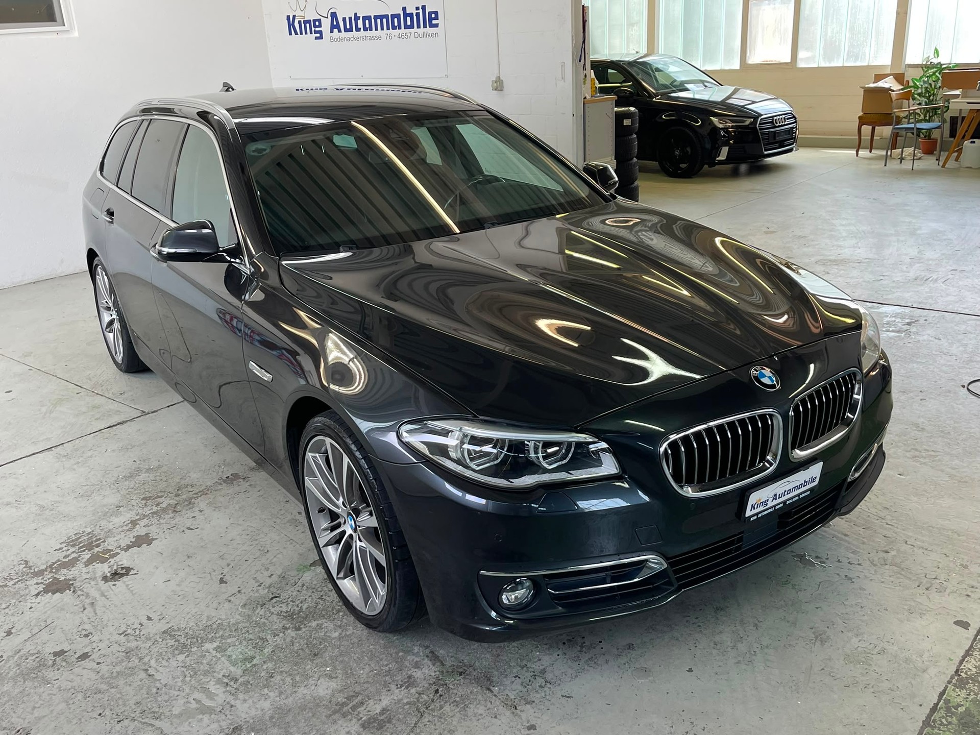 BMW 528i Touring xDrive Luxury Line Steptronic | CH-Auto | Frisch MFK | AHK 2t. | Navi | HUD | RF-Kamera-showroom-element-3
