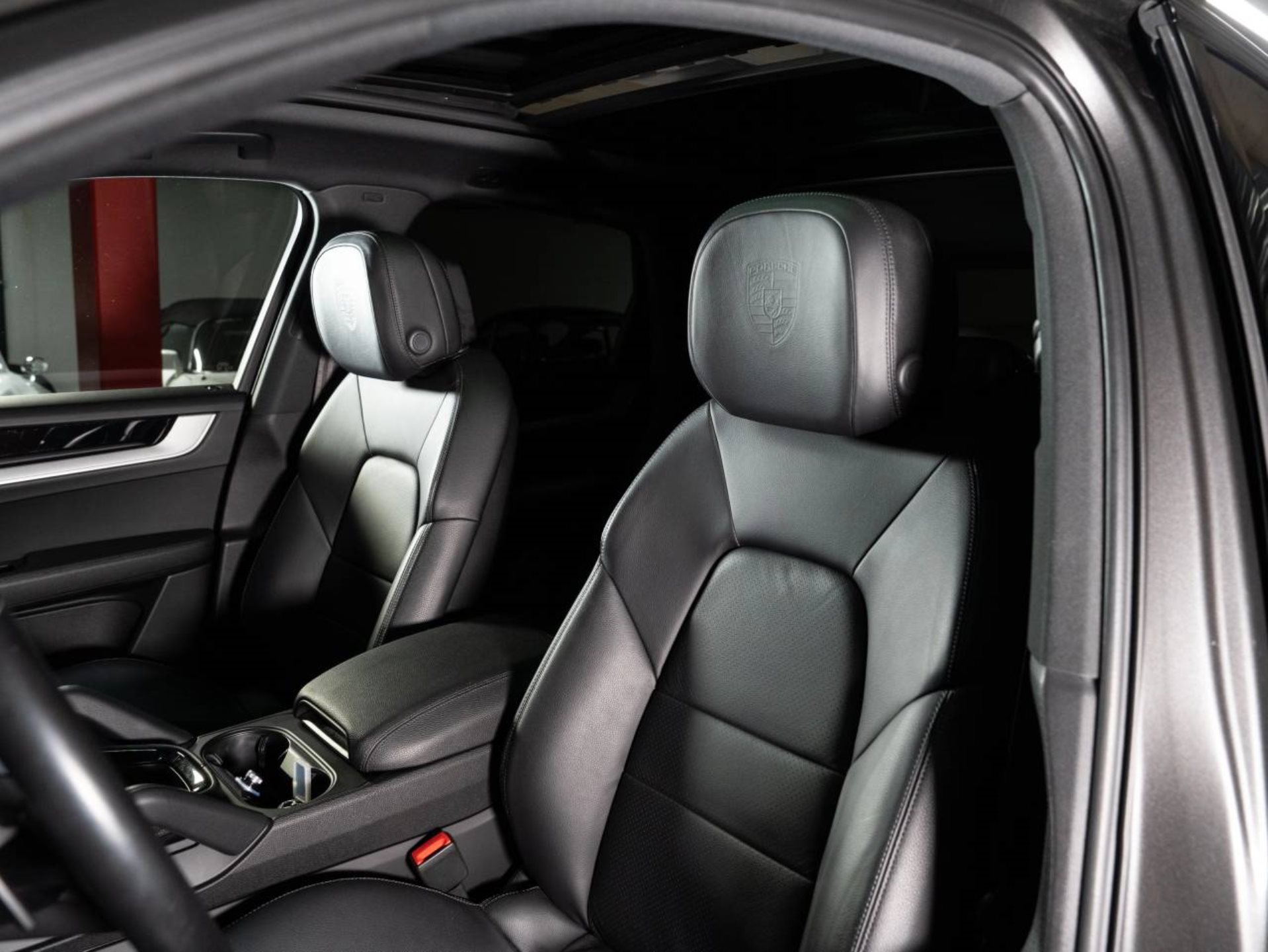 PORSCHE Cayenne (MY24)-image-4