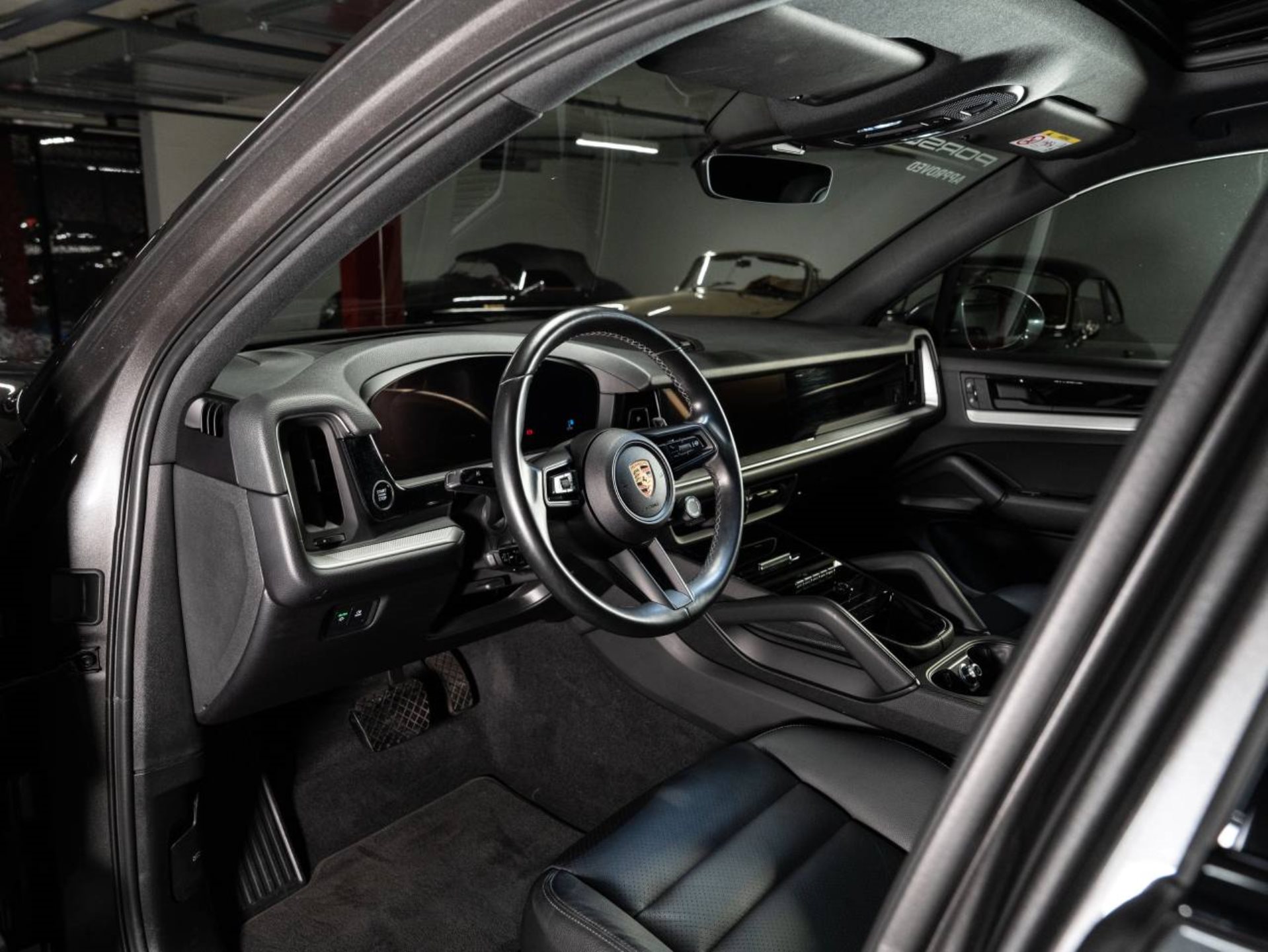 PORSCHE Cayenne (MY24)-image-3