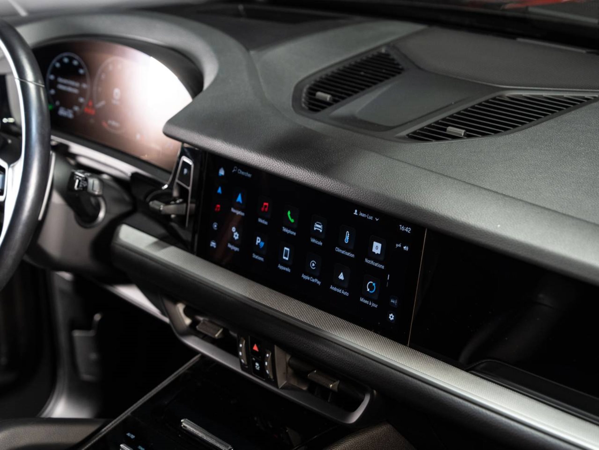 PORSCHE Cayenne (MY24)-image-9