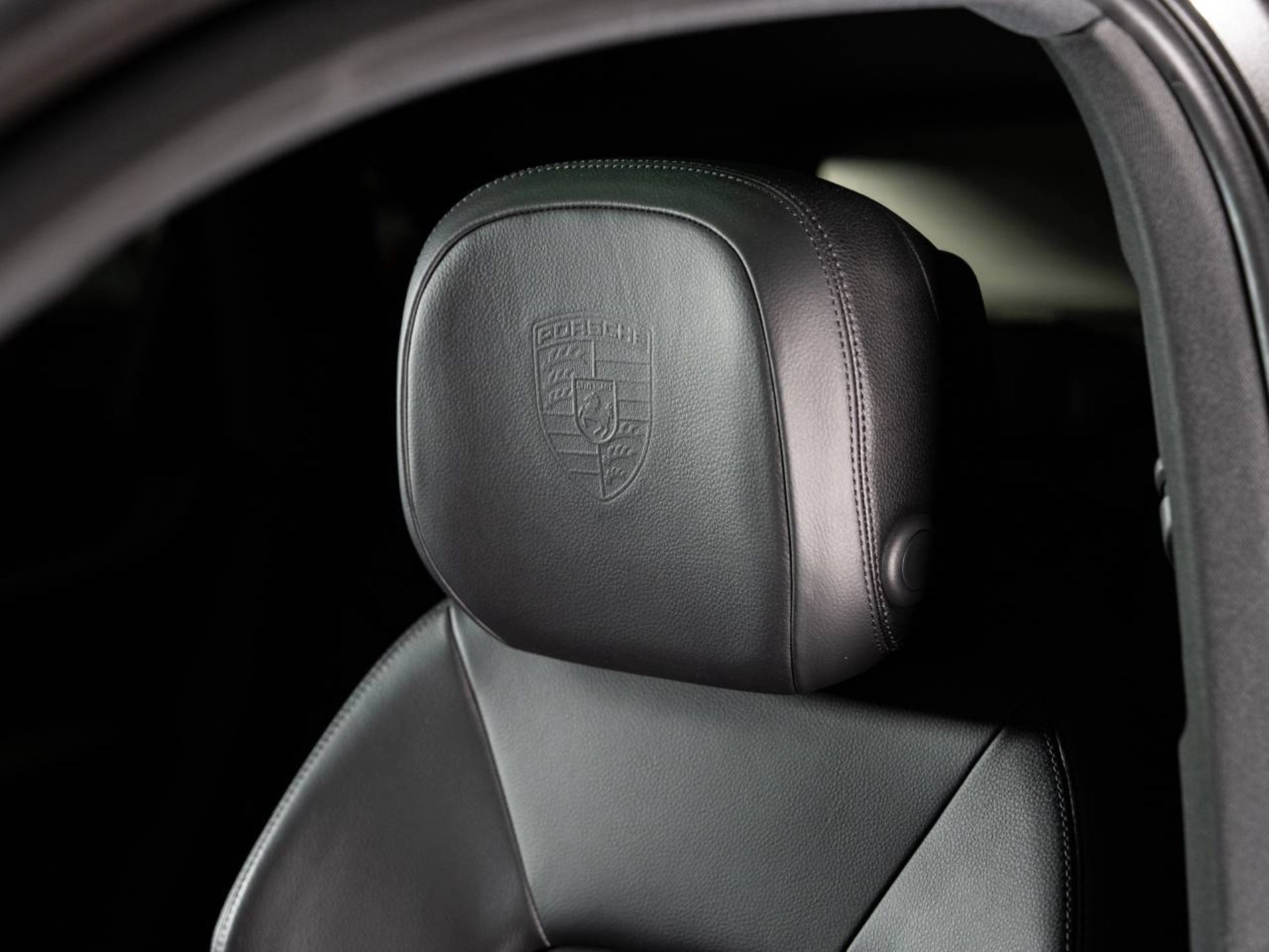 PORSCHE Cayenne (MY24)-image-14