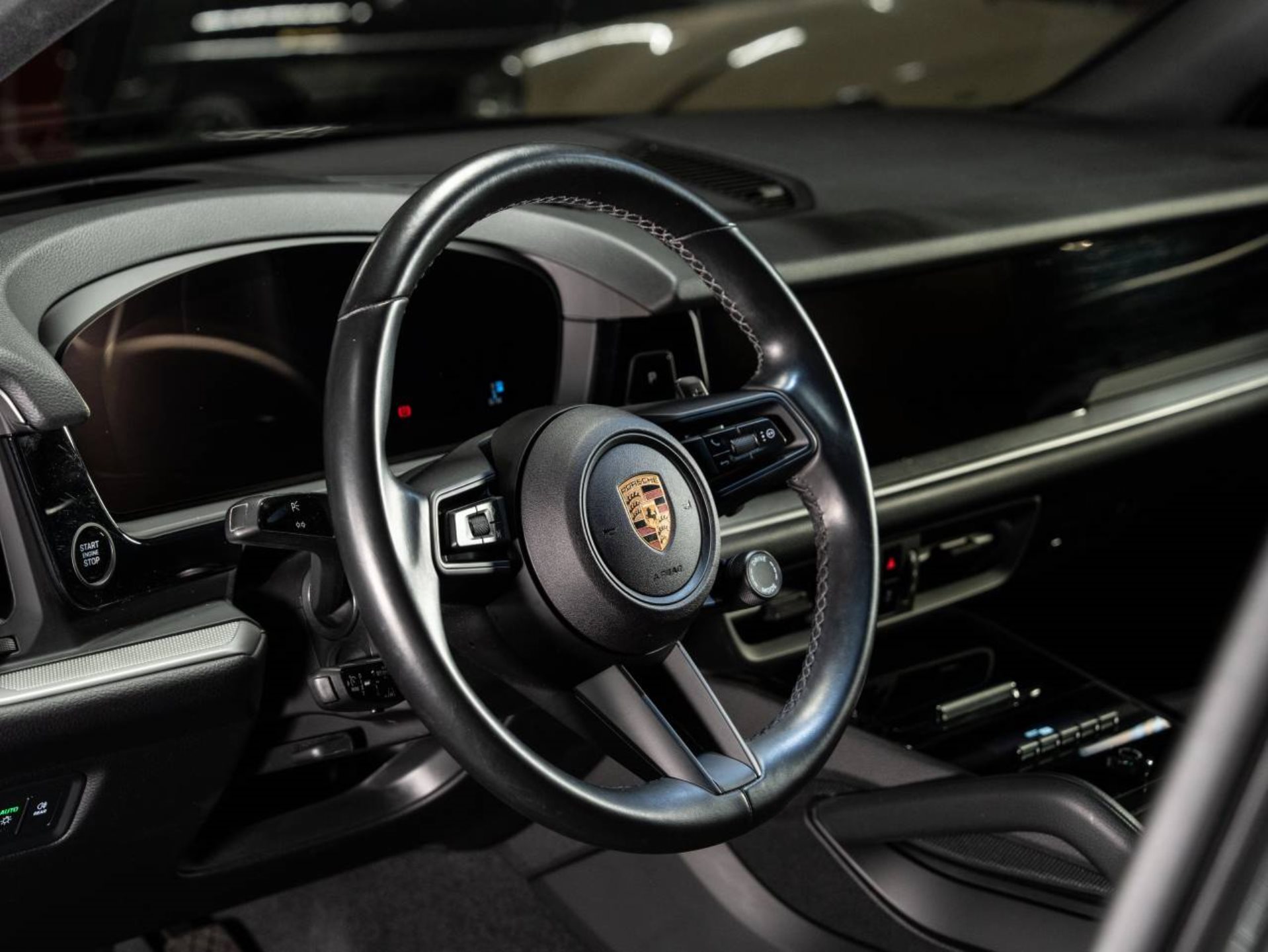 PORSCHE Cayenne (MY24)-image-8