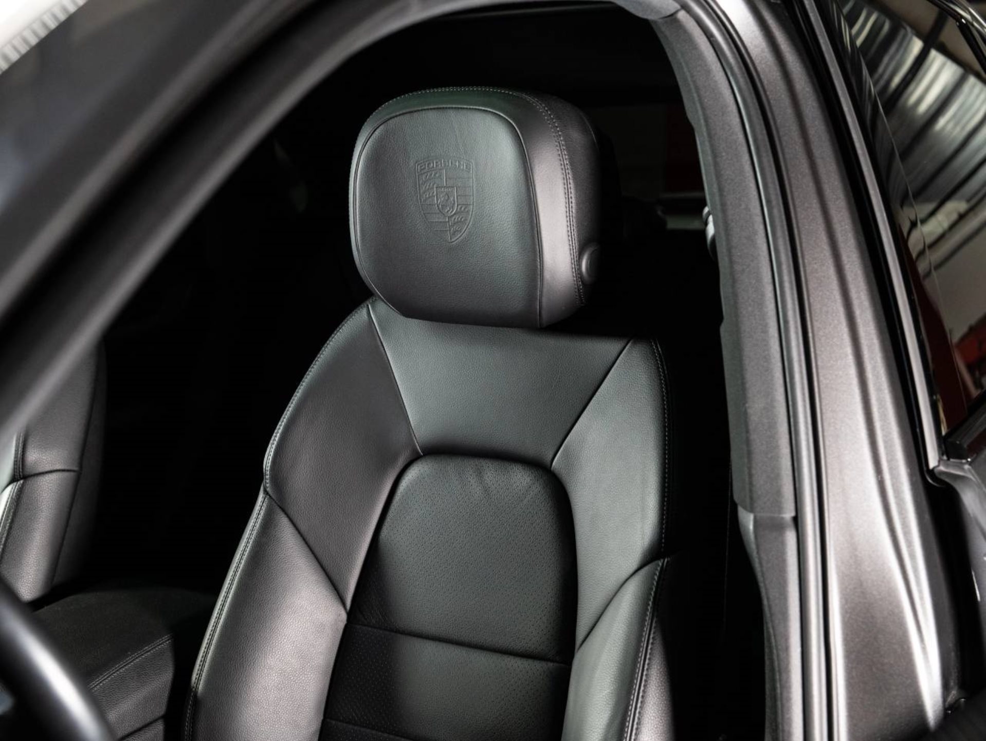 PORSCHE Cayenne (MY24)-image-13