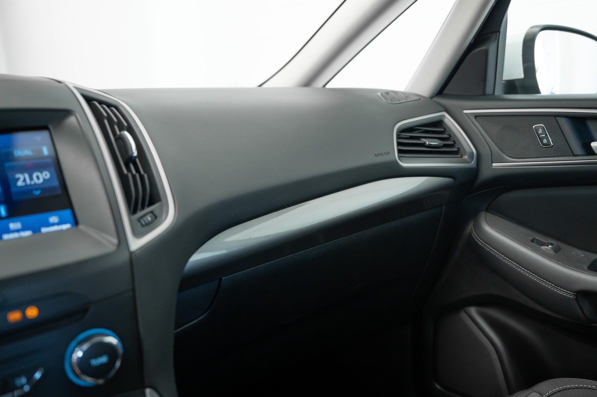 FORD S-Max 2.0 TDCi Titanium Automatic MY 2020 Facelift-image-23