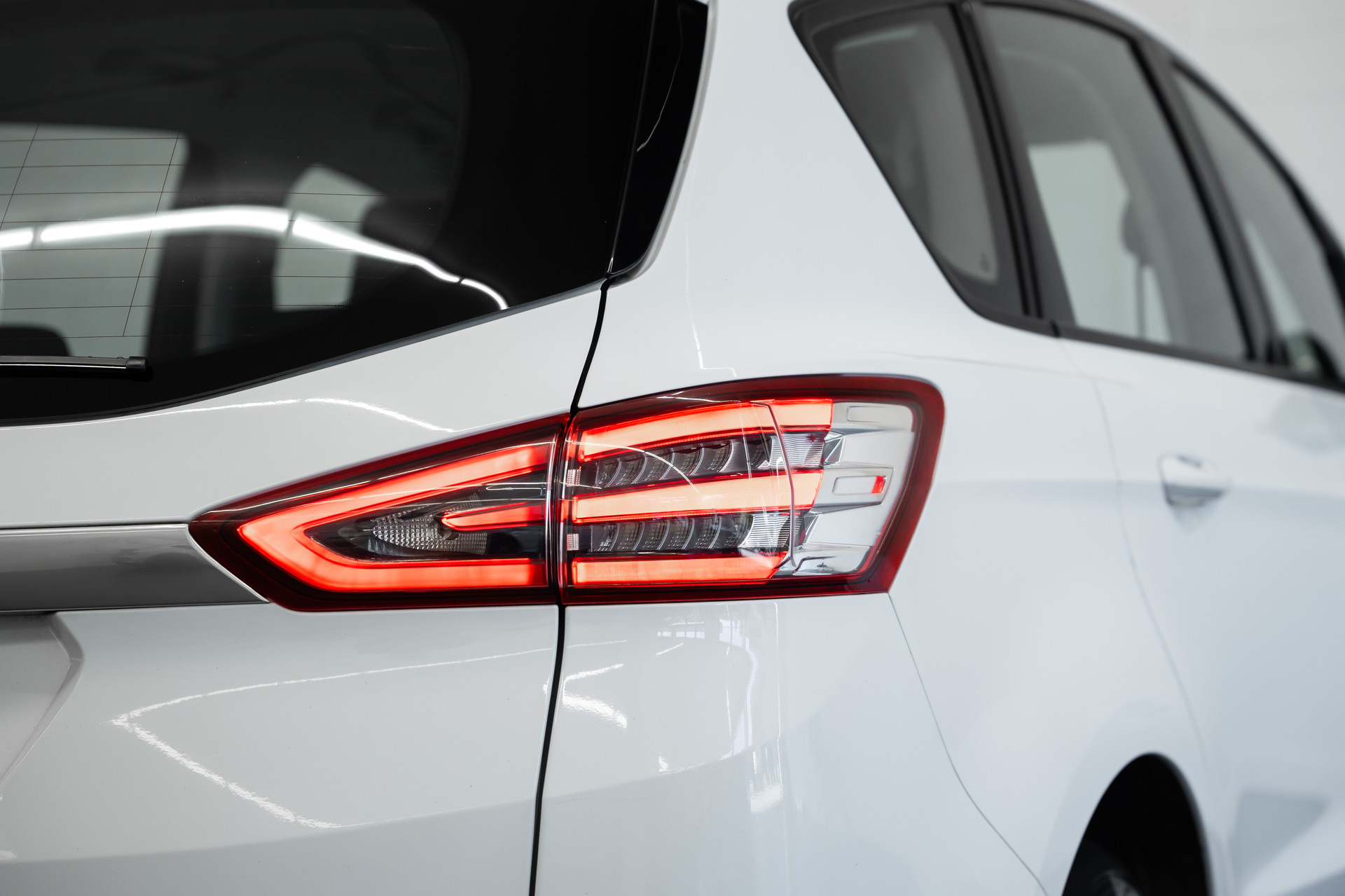FORD S-Max 2.0 TDCi Titanium Automatic MY 2020 Facelift-image-8
