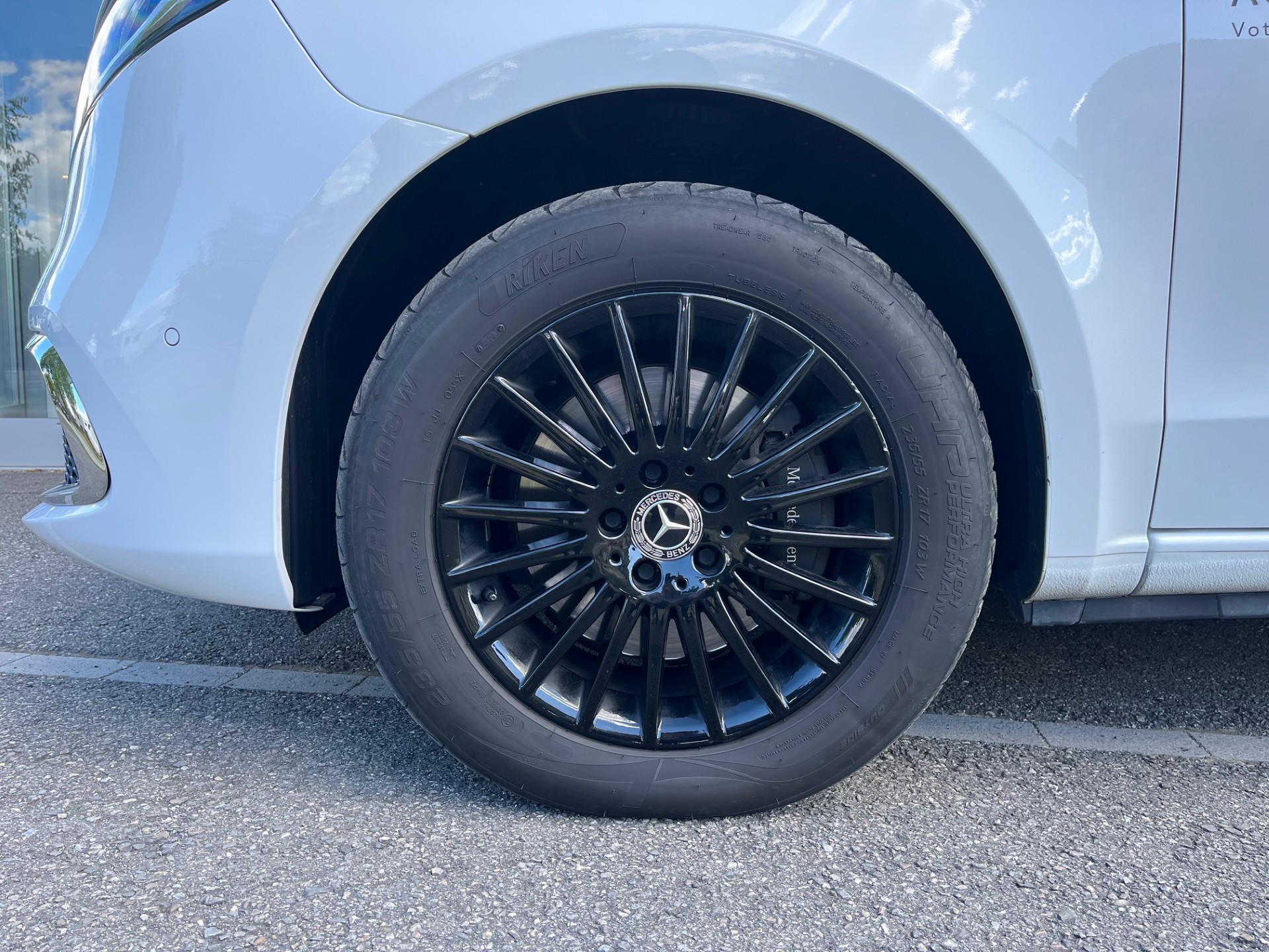 MERCEDES-BENZ V 300 d lang Avantgarde 4Matic 9G-Tronic-image-17