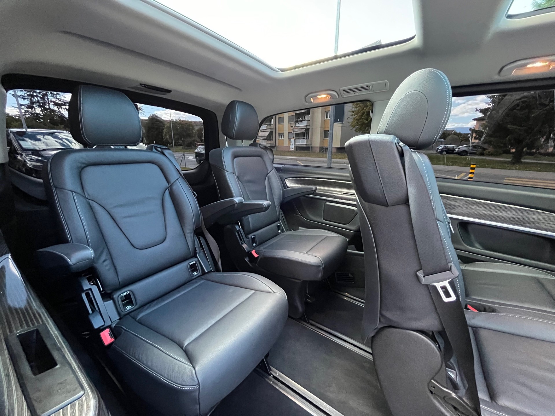 MERCEDES-BENZ V 300 d lang Avantgarde 4Matic 9G-Tronic-image-11
