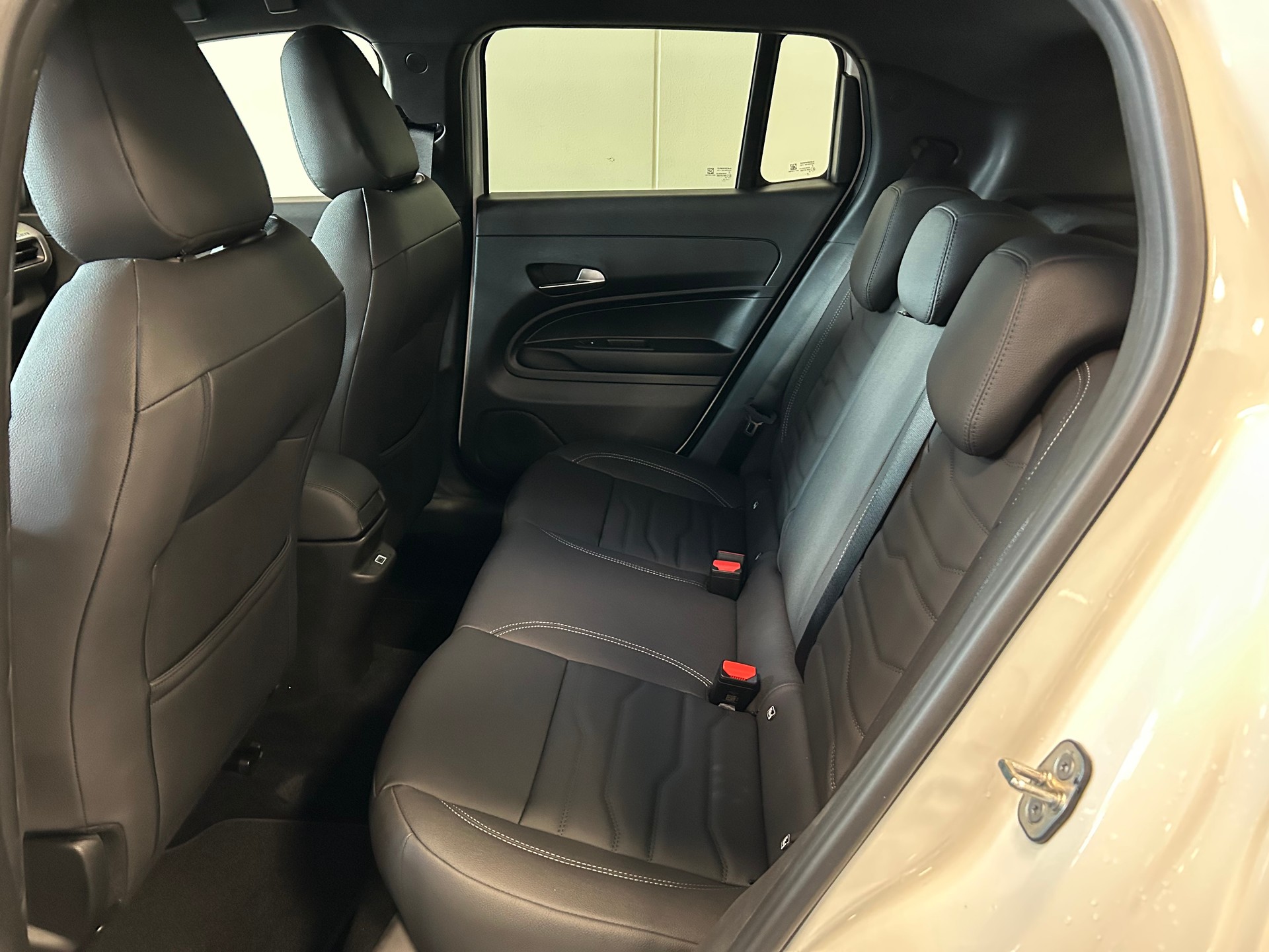 JEEP Avenger 1.2 Turbo MHEV Overland Leather 4xe-image-12