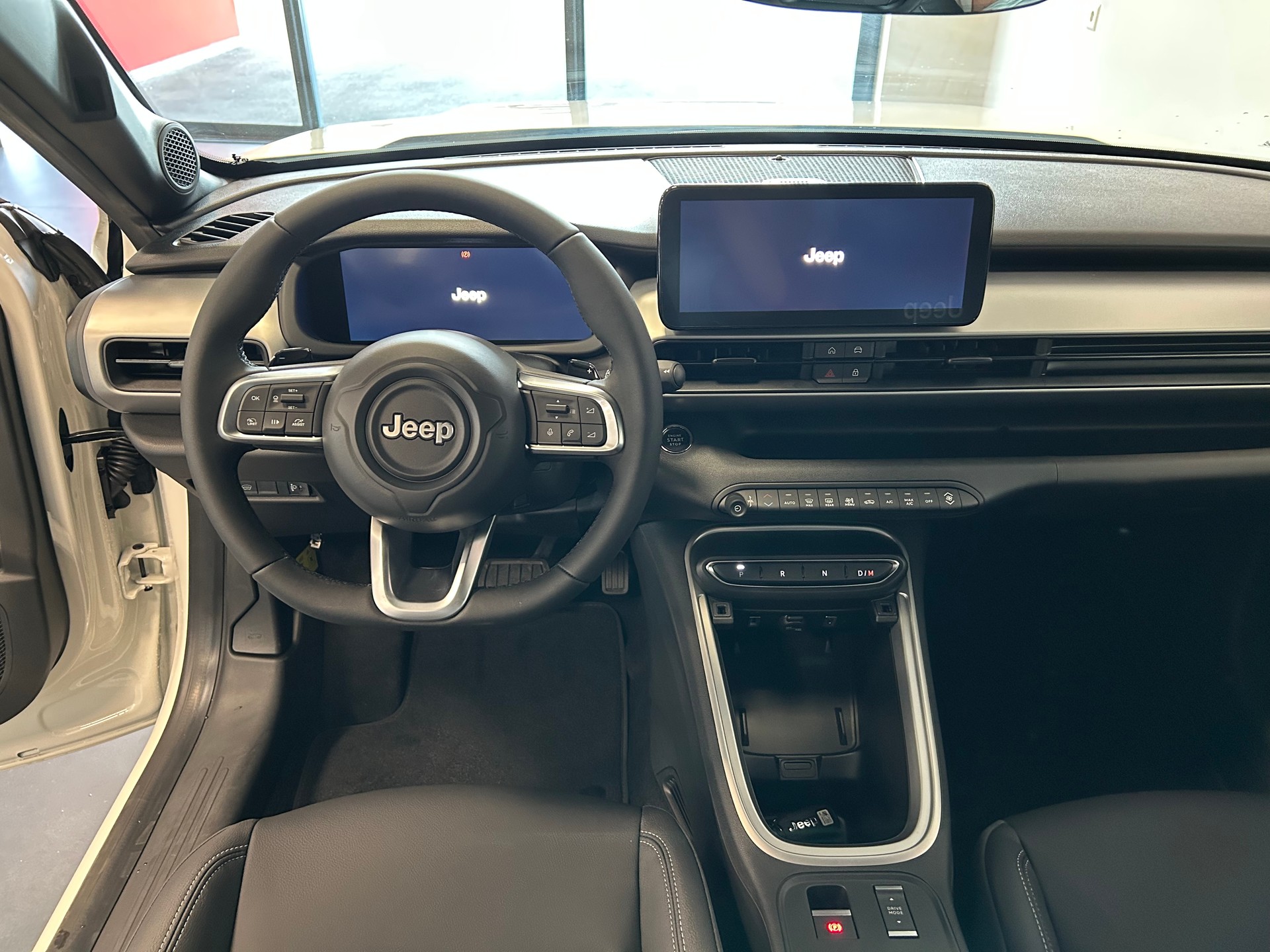 JEEP Avenger 1.2 Turbo MHEV Overland Leather 4xe-image-10