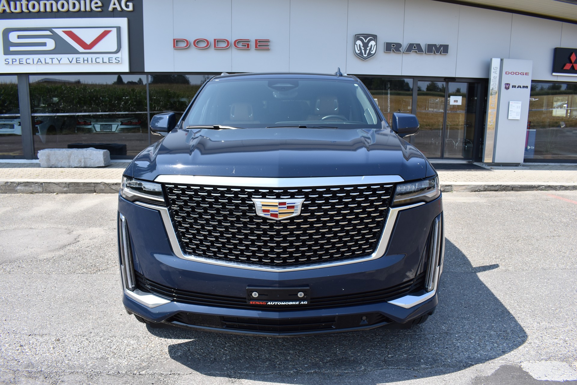 CADILLAC Escalade Premium Luxury ESV-image-1