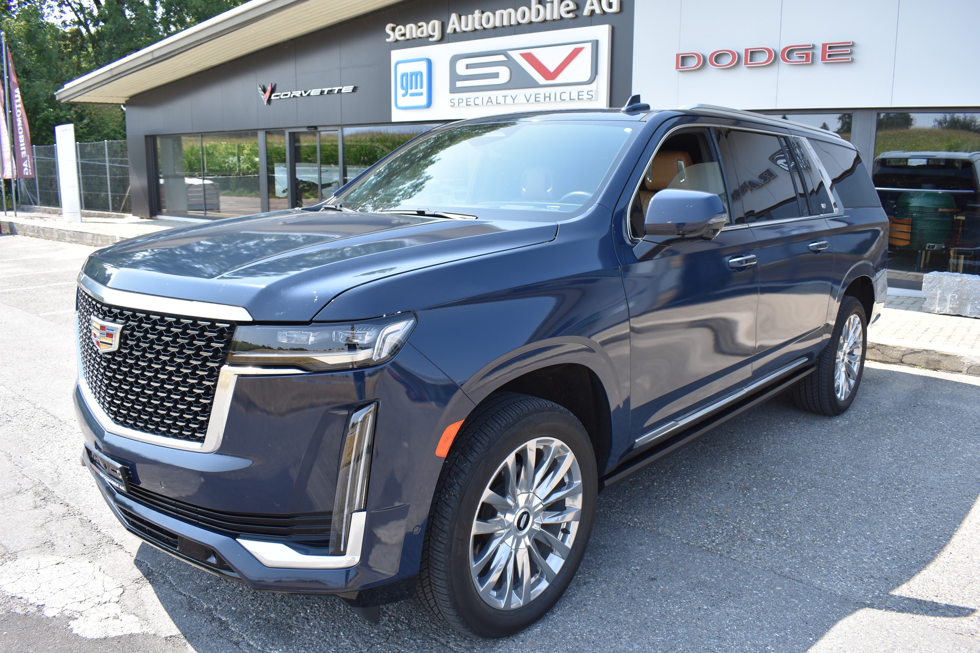 CADILLAC Escalade Premium Luxury ESV-image-0
