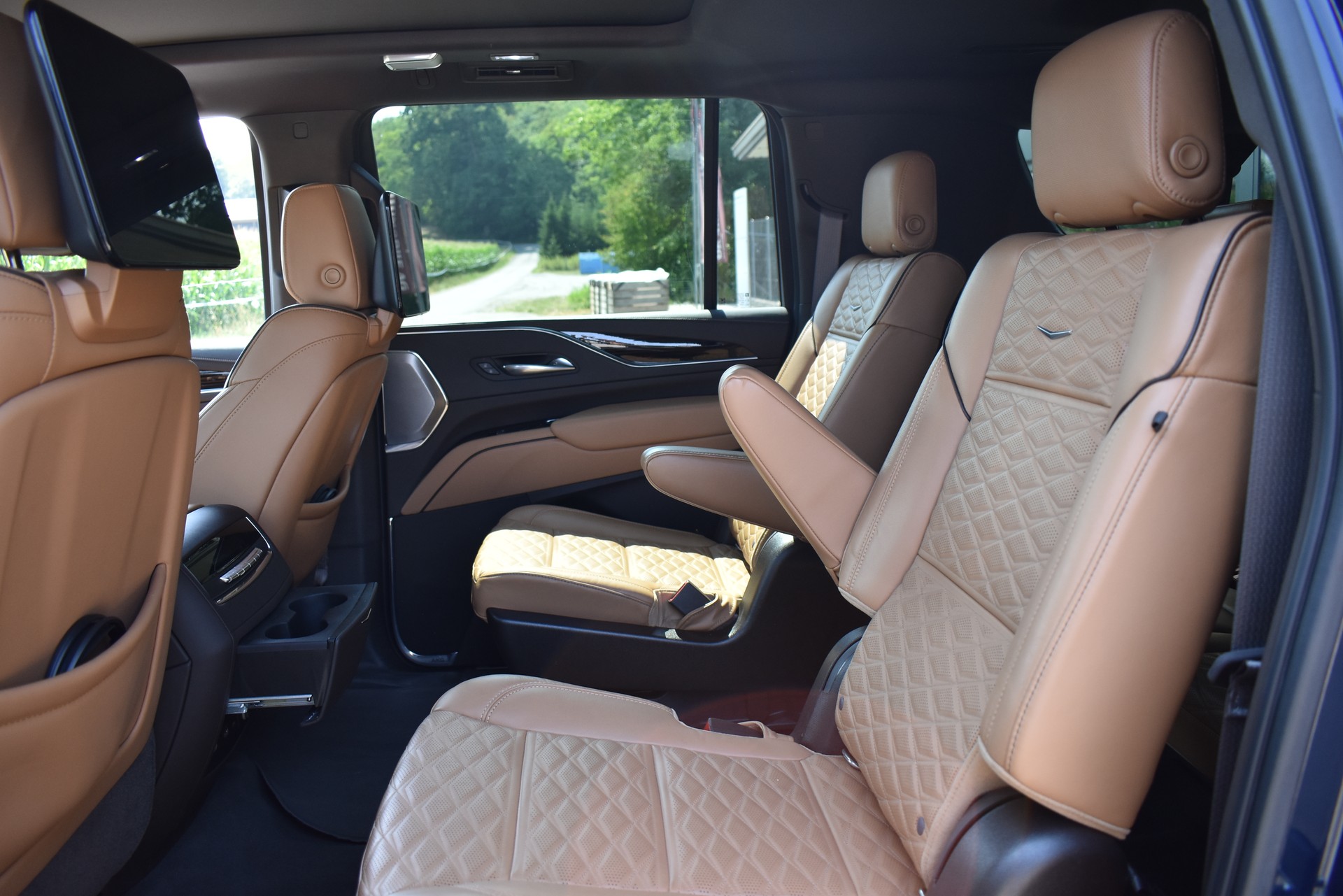 CADILLAC Escalade Premium Luxury ESV-image-9