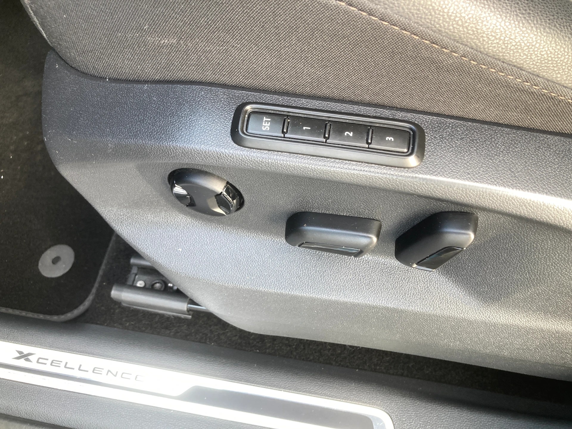 SEAT Tarraco 2.0 TSI 4Drive DSG Swiss FR mit Anhängerkupplung und Standheizung-image-12
