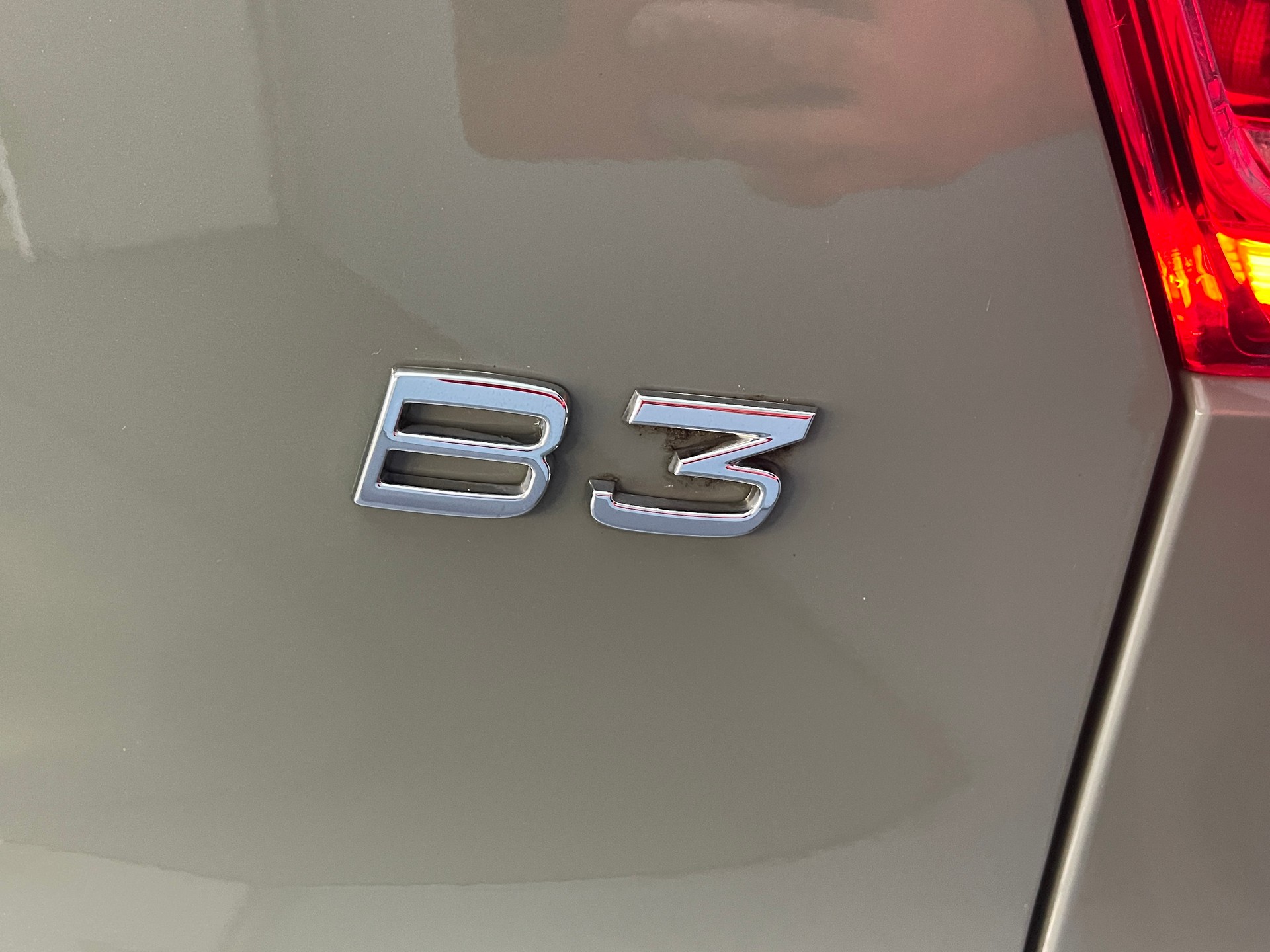 VOLVO XC40 2.0 B3 MH Plus Dark-image-11