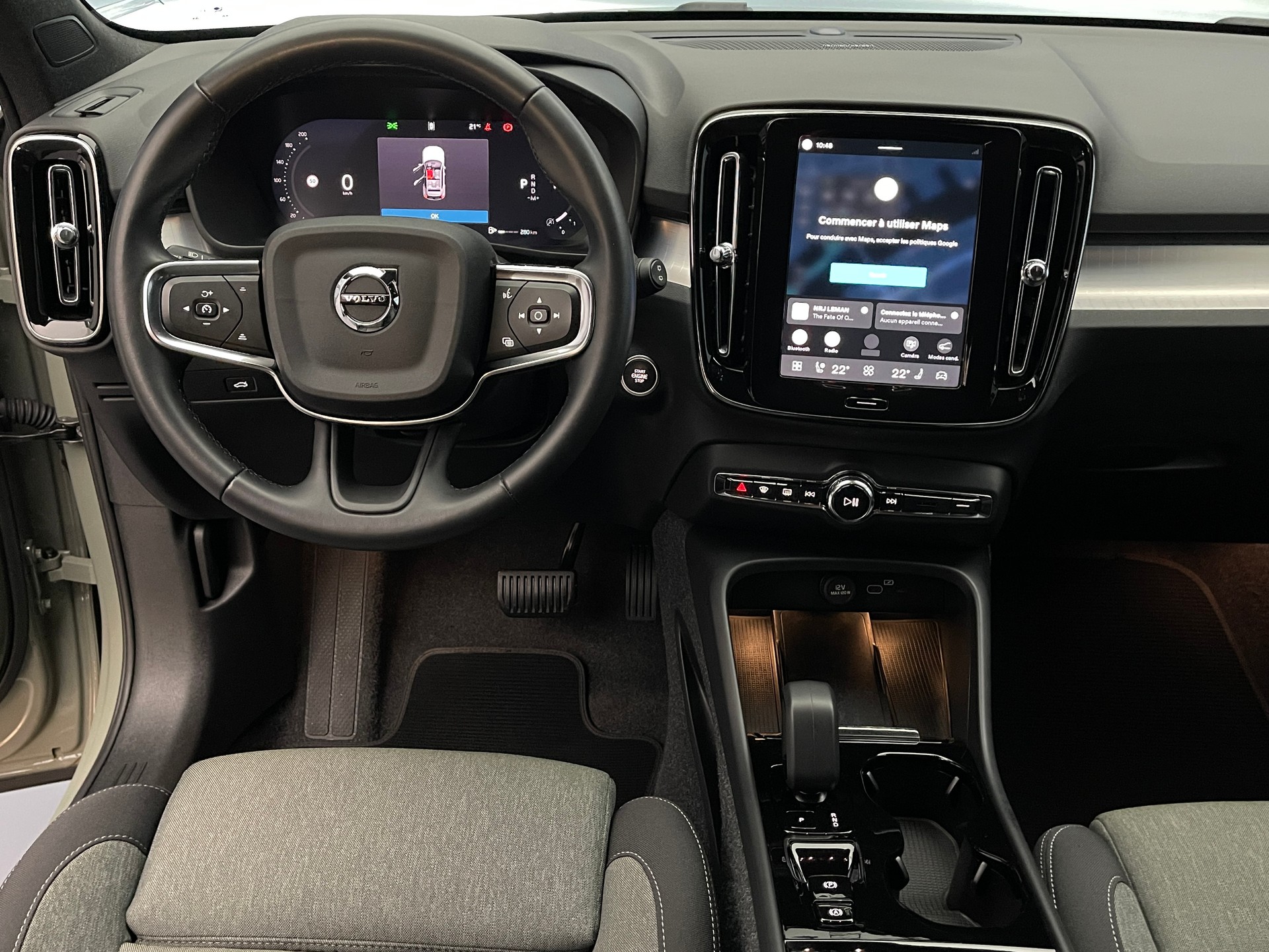 VOLVO XC40 2.0 B3 MH Plus Dark-image-9