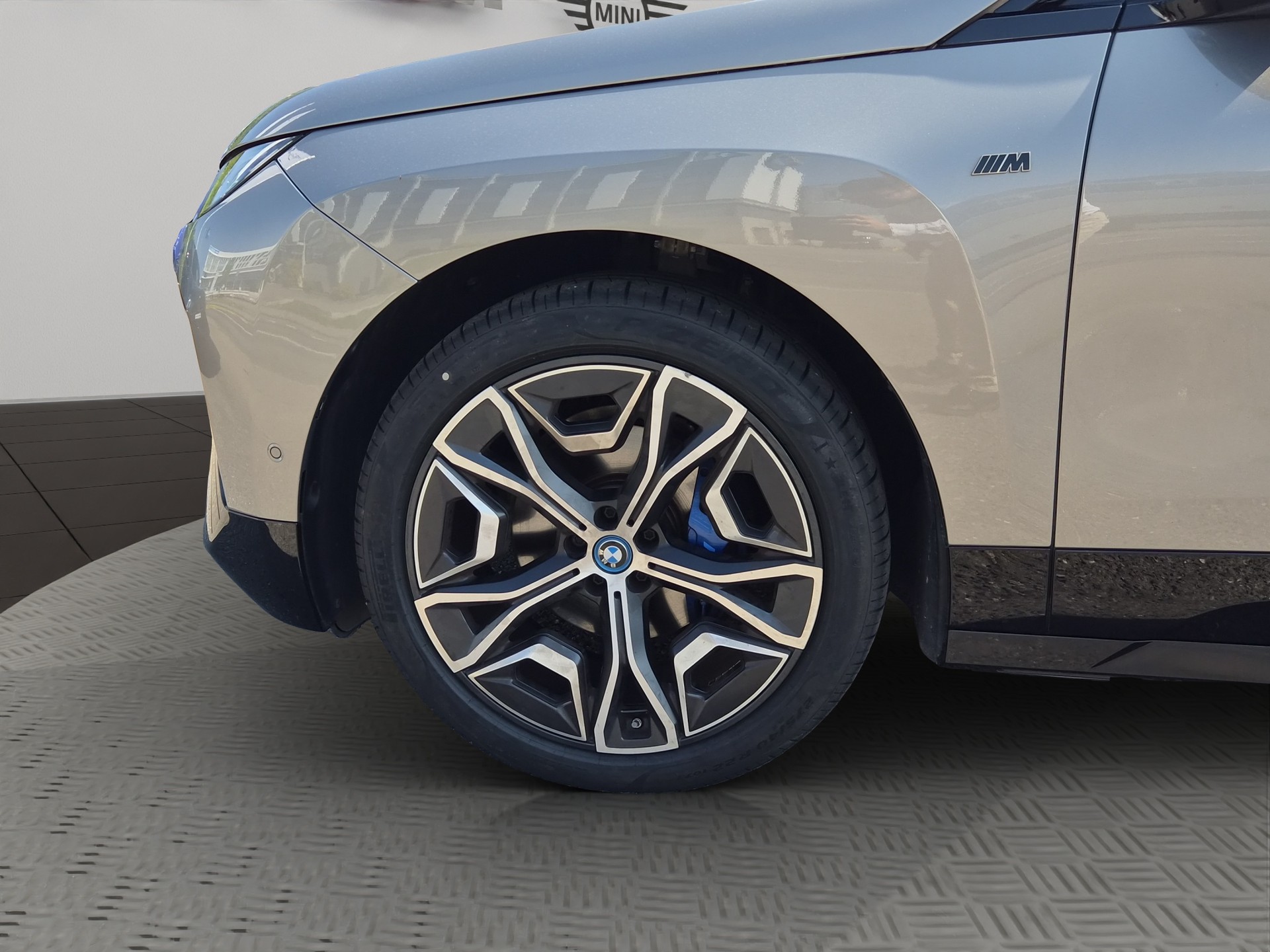 BMW iX M60-image-9