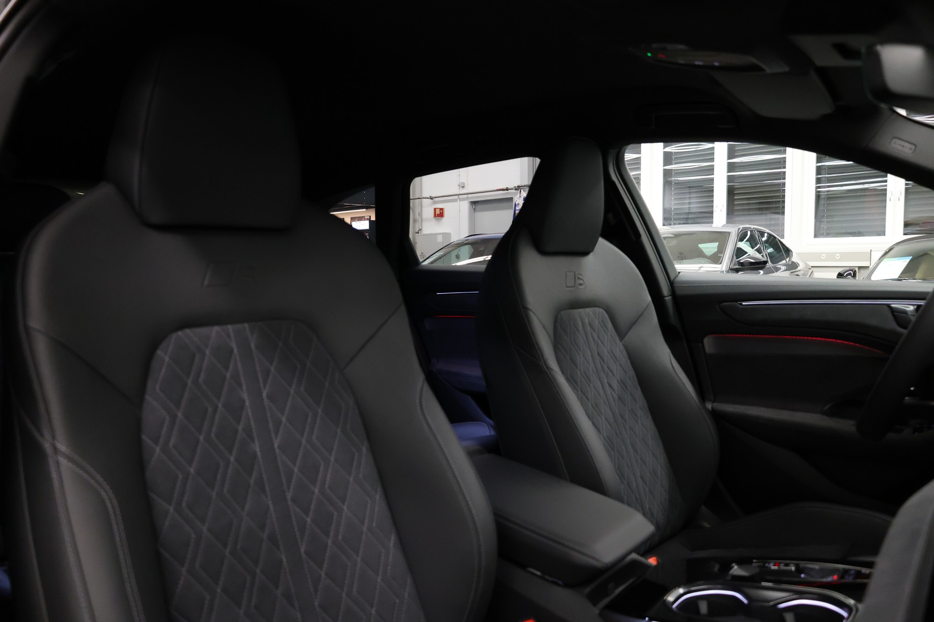 AUDI A6 Avant 2.0 TDI S-Line Edition One quattro S-Tronic-image-20