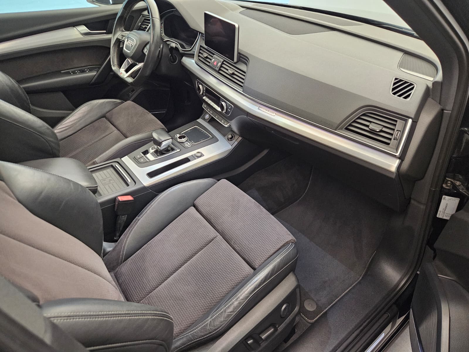 AUDI Q5 2.0 TDI sport quattro S-tronic-image-11