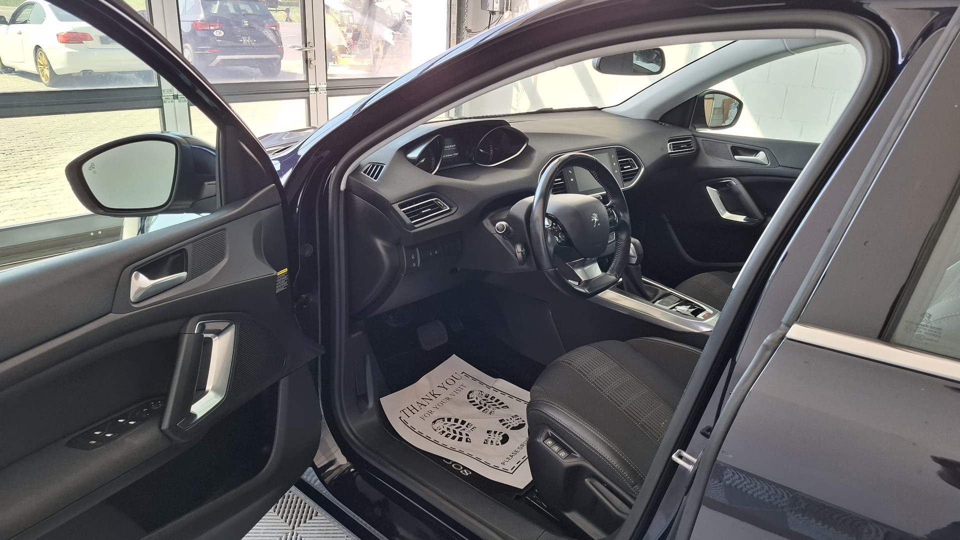 PEUGEOT 308 1.6 BlueHDI Allure EAT6-image-8