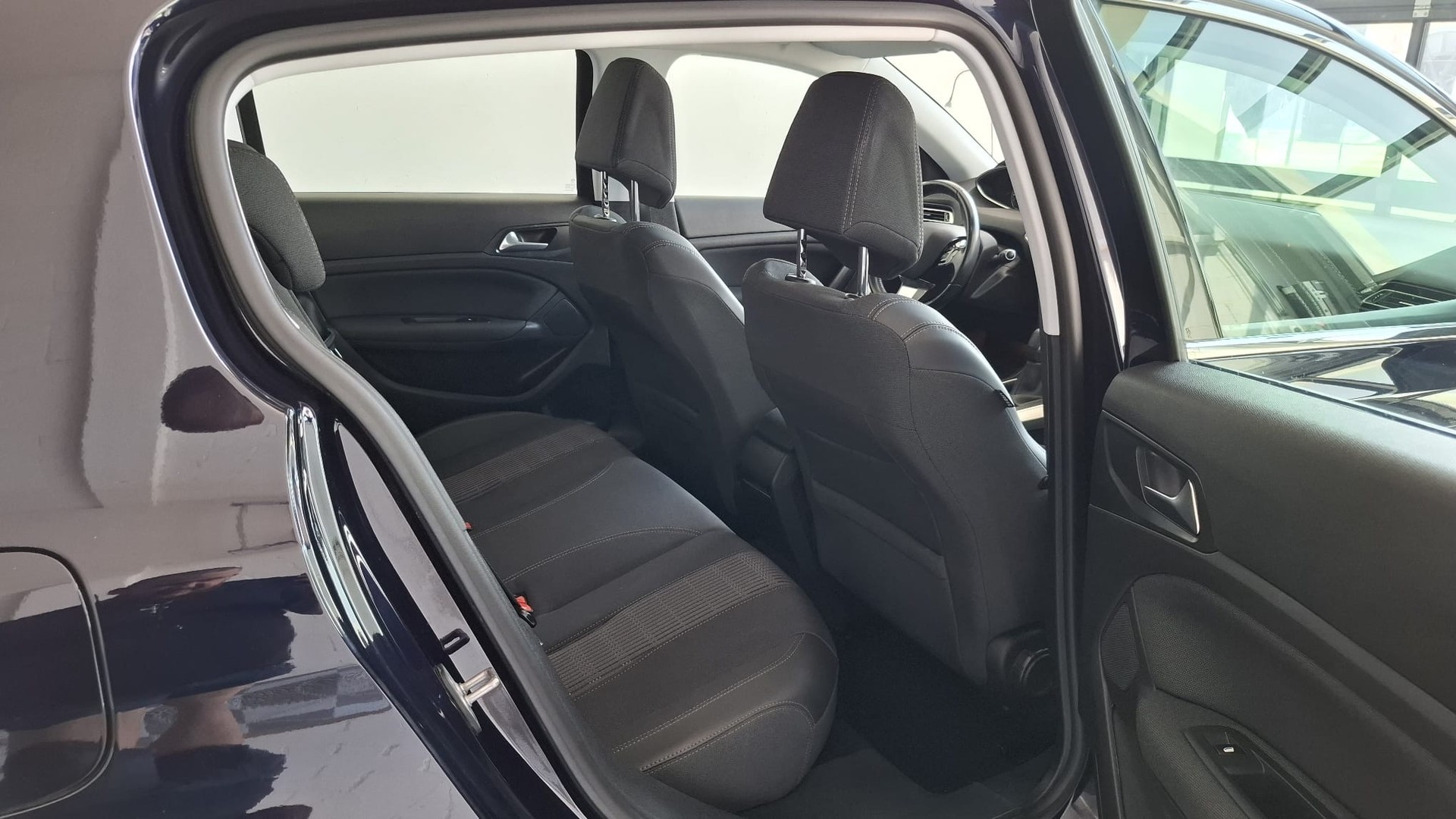 PEUGEOT 308 1.6 BlueHDI Allure EAT6-image-9
