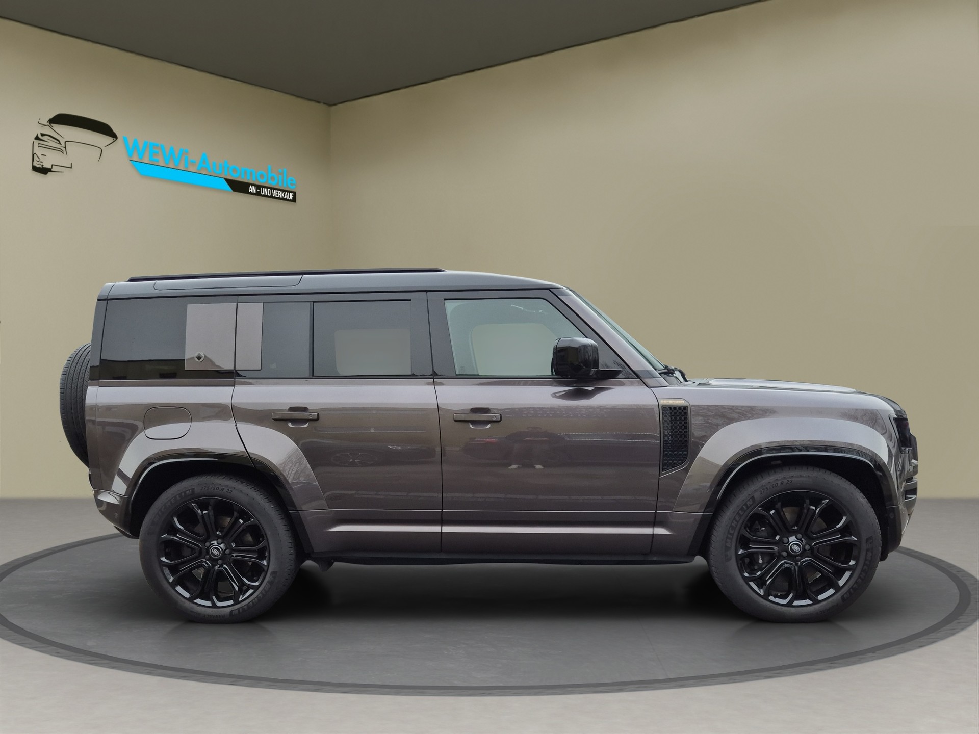 LAND ROVER Defender 110 635 V8 4.4 Octa AT8-image-5