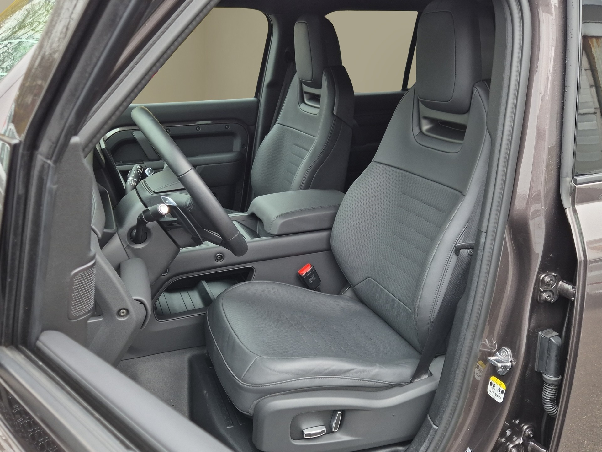 LAND ROVER Defender 110 635 V8 4.4 Octa AT8-image-8