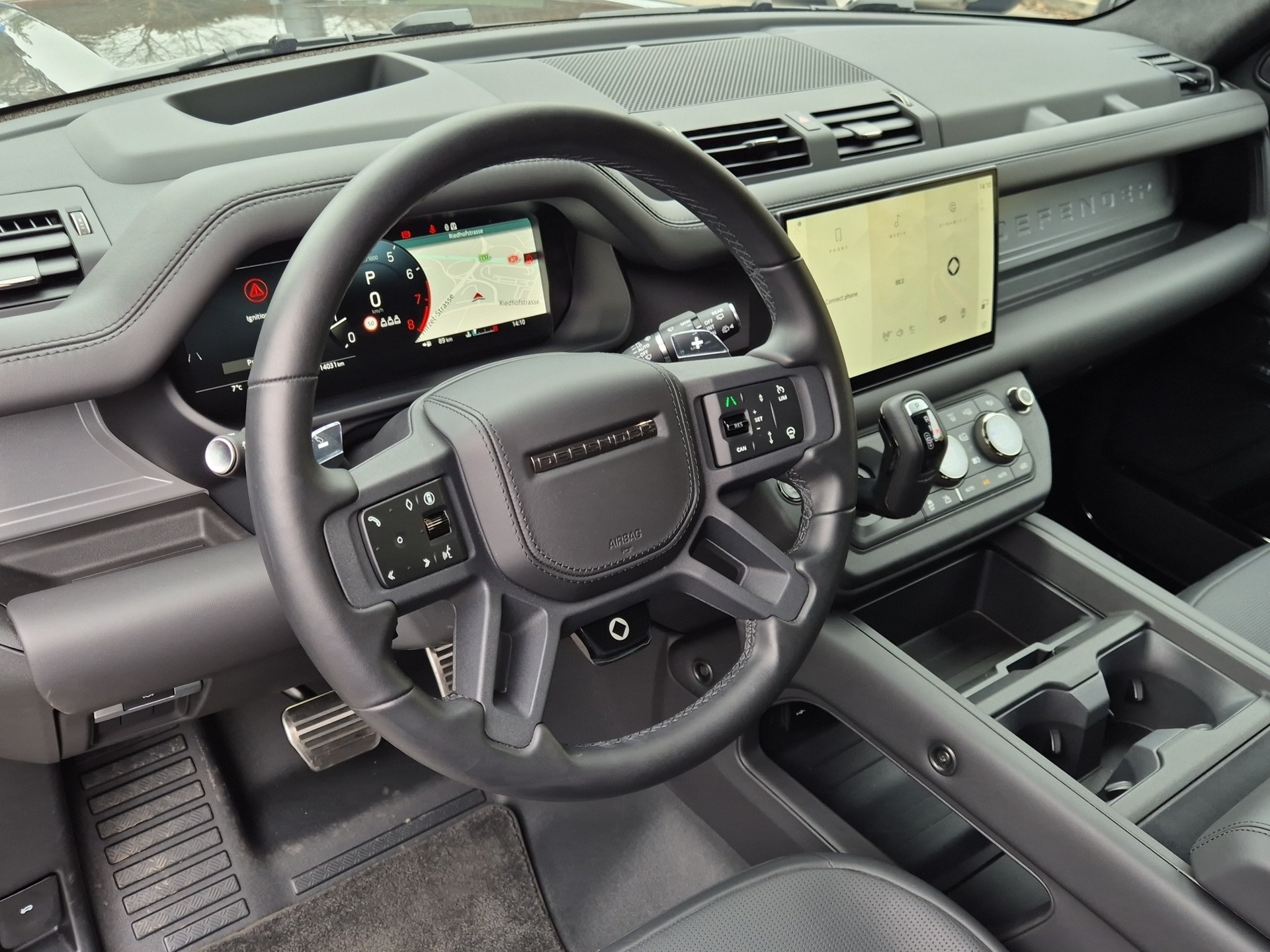 LAND ROVER Defender 110 635 V8 4.4 Octa AT8-image-9