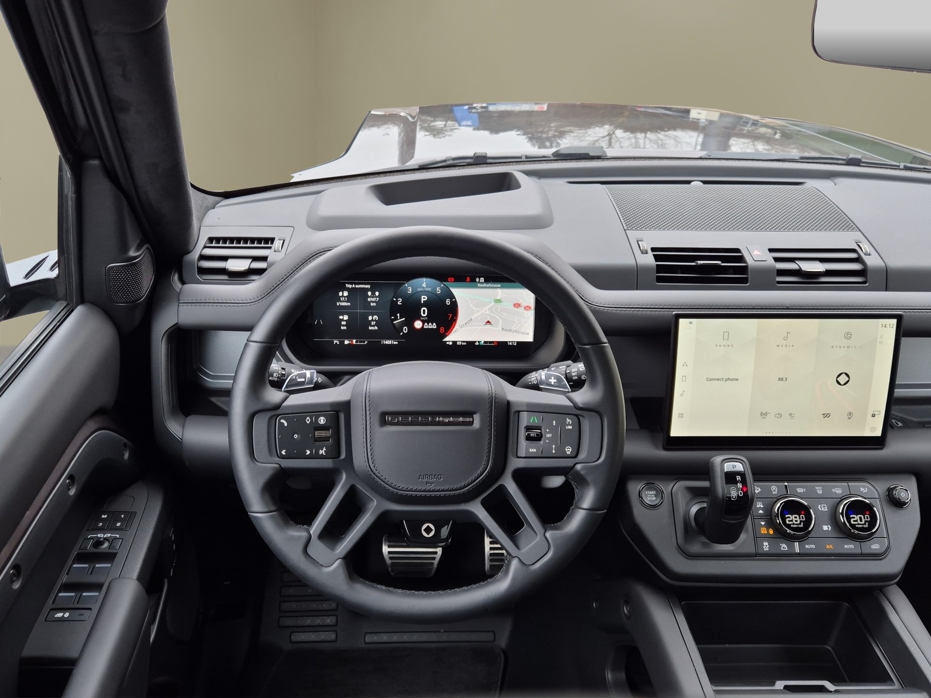 LAND ROVER Defender 110 635 V8 4.4 Octa AT8-image-10